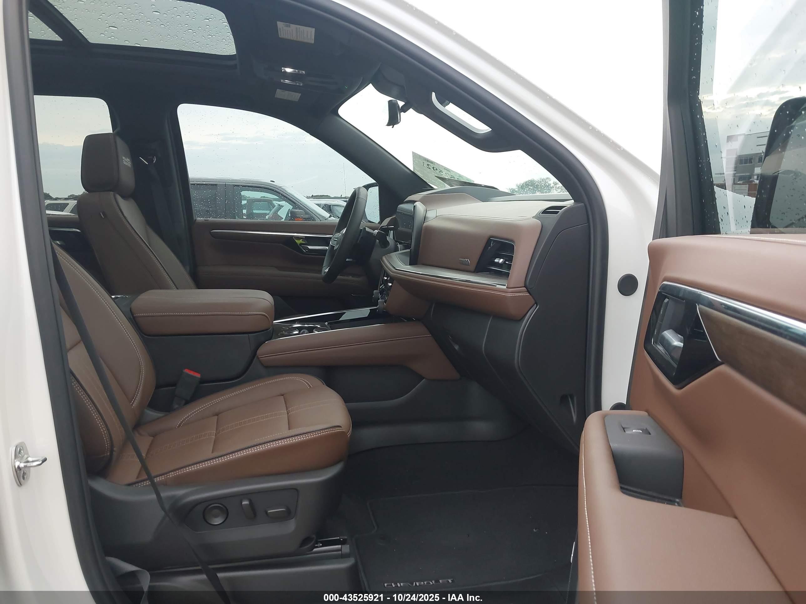 CHEVROLET TAHOE image 5