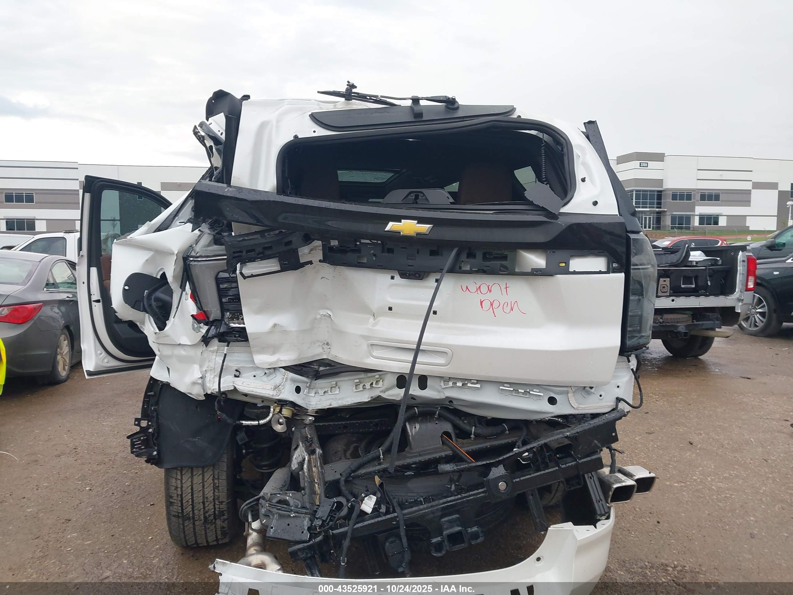 CHEVROLET TAHOE image 6