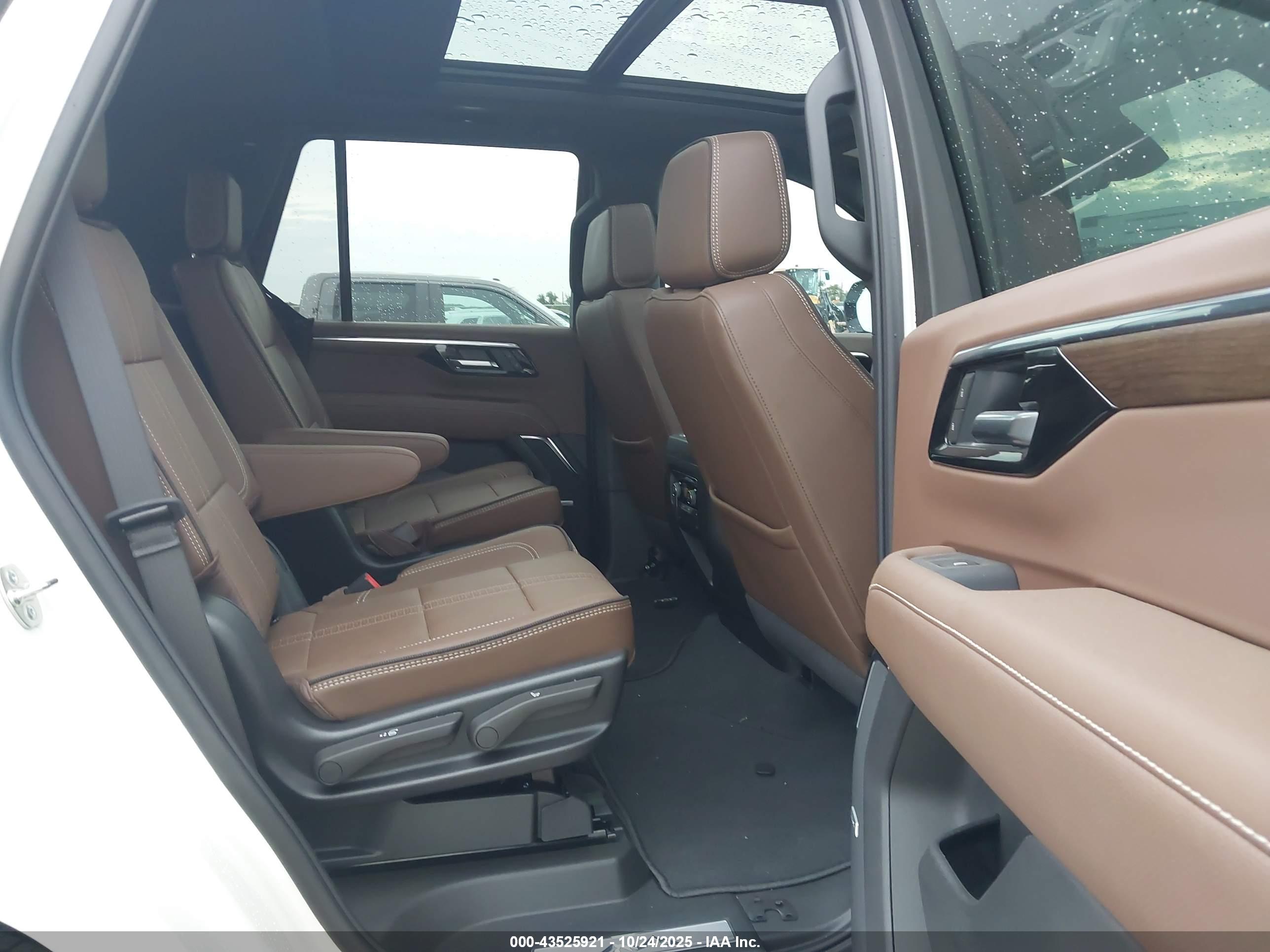 CHEVROLET TAHOE image 8