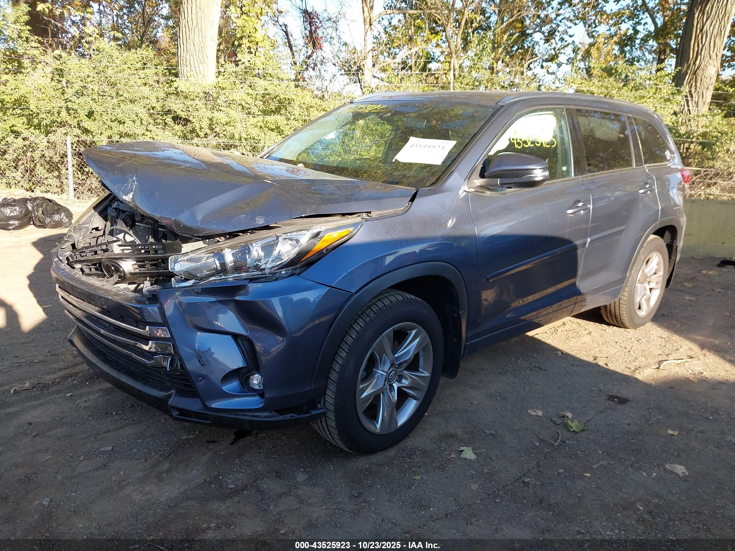 TOYOTA HIGHLANDER image 2