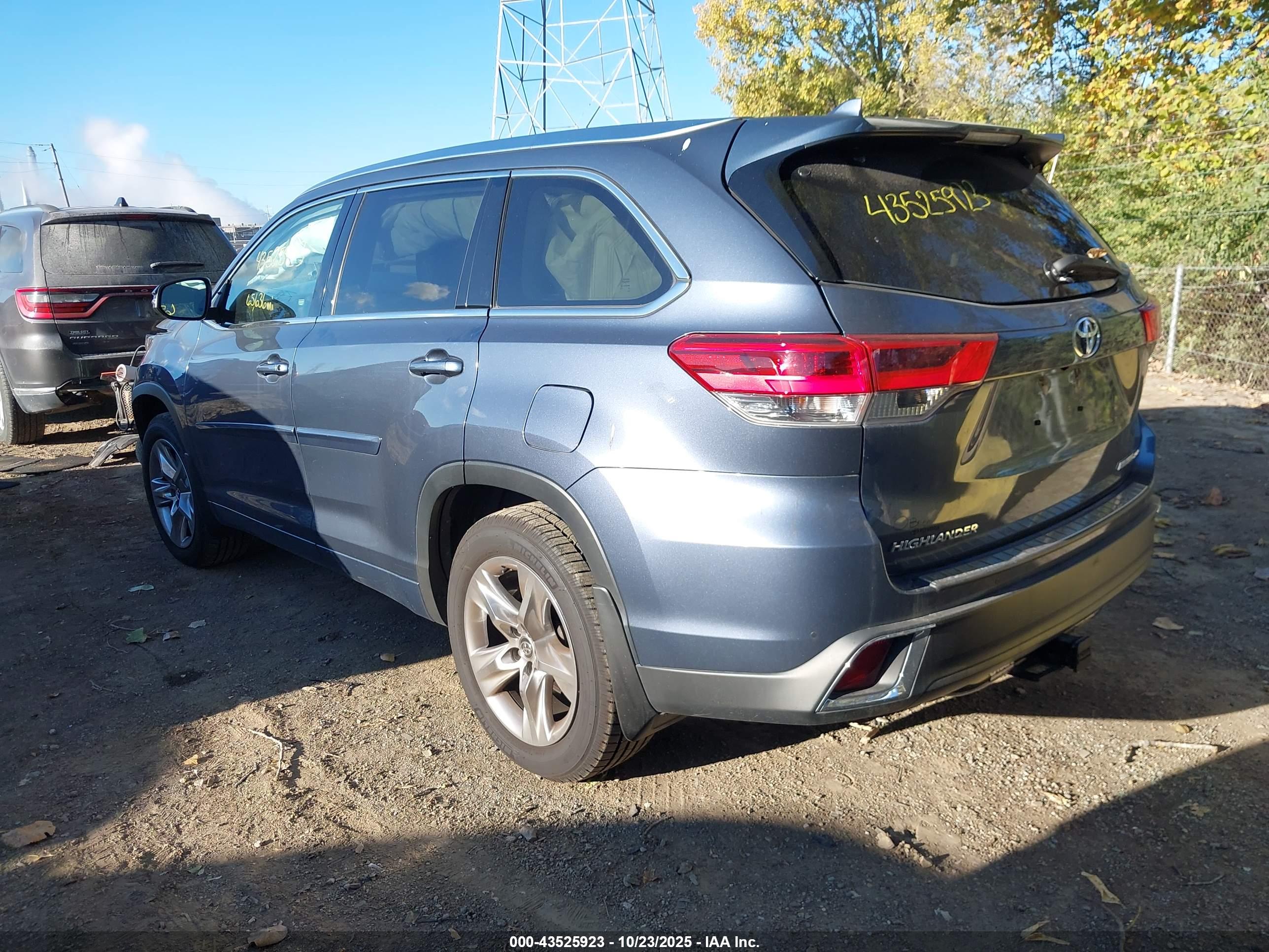 TOYOTA HIGHLANDER image 3