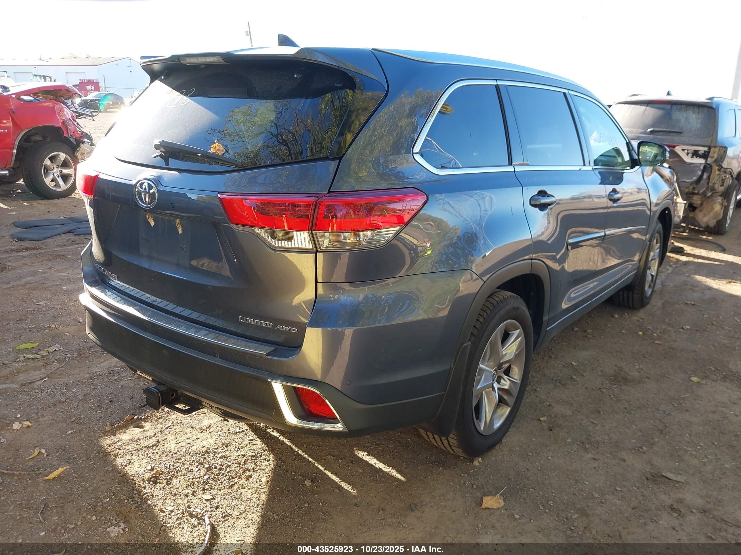 TOYOTA HIGHLANDER image 4