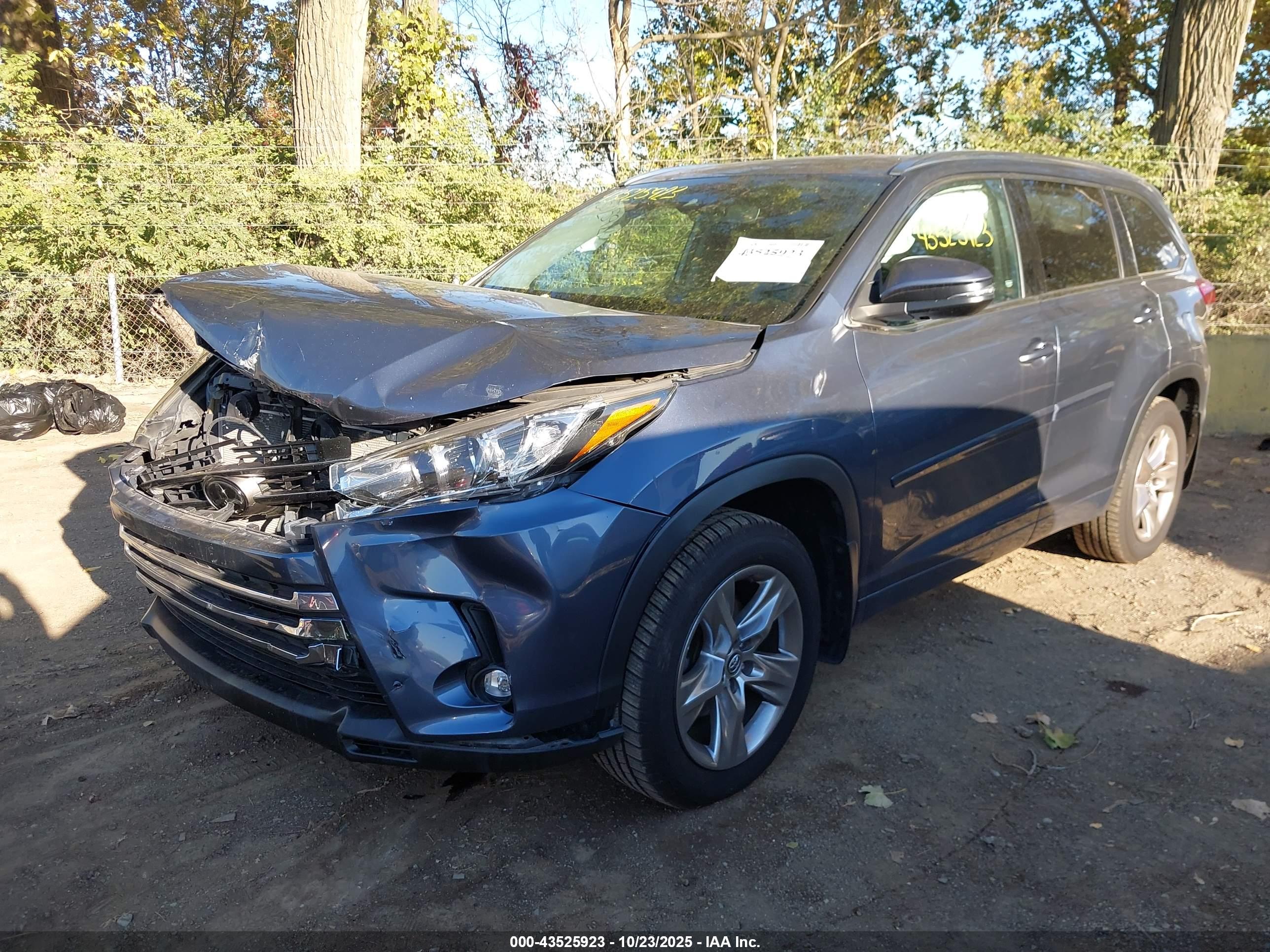 TOYOTA HIGHLANDER image 6