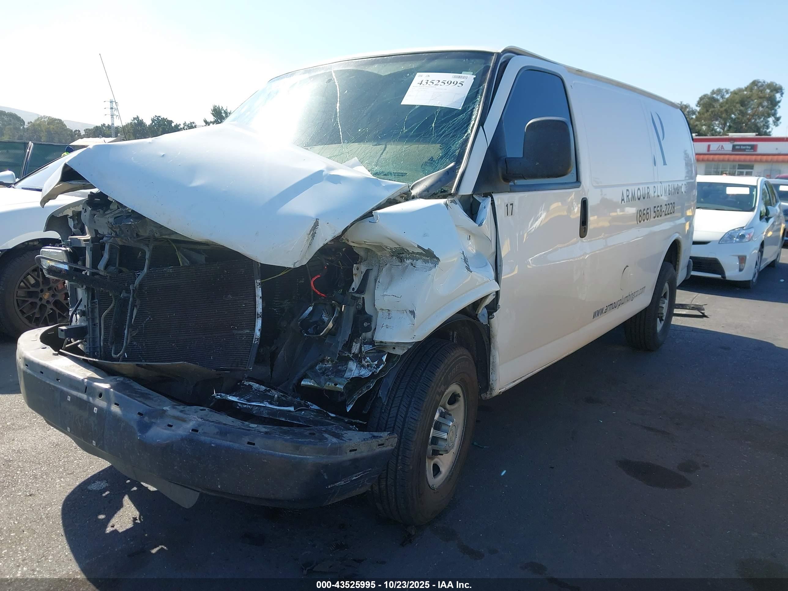 CHEVROLET EXPRESS image 2