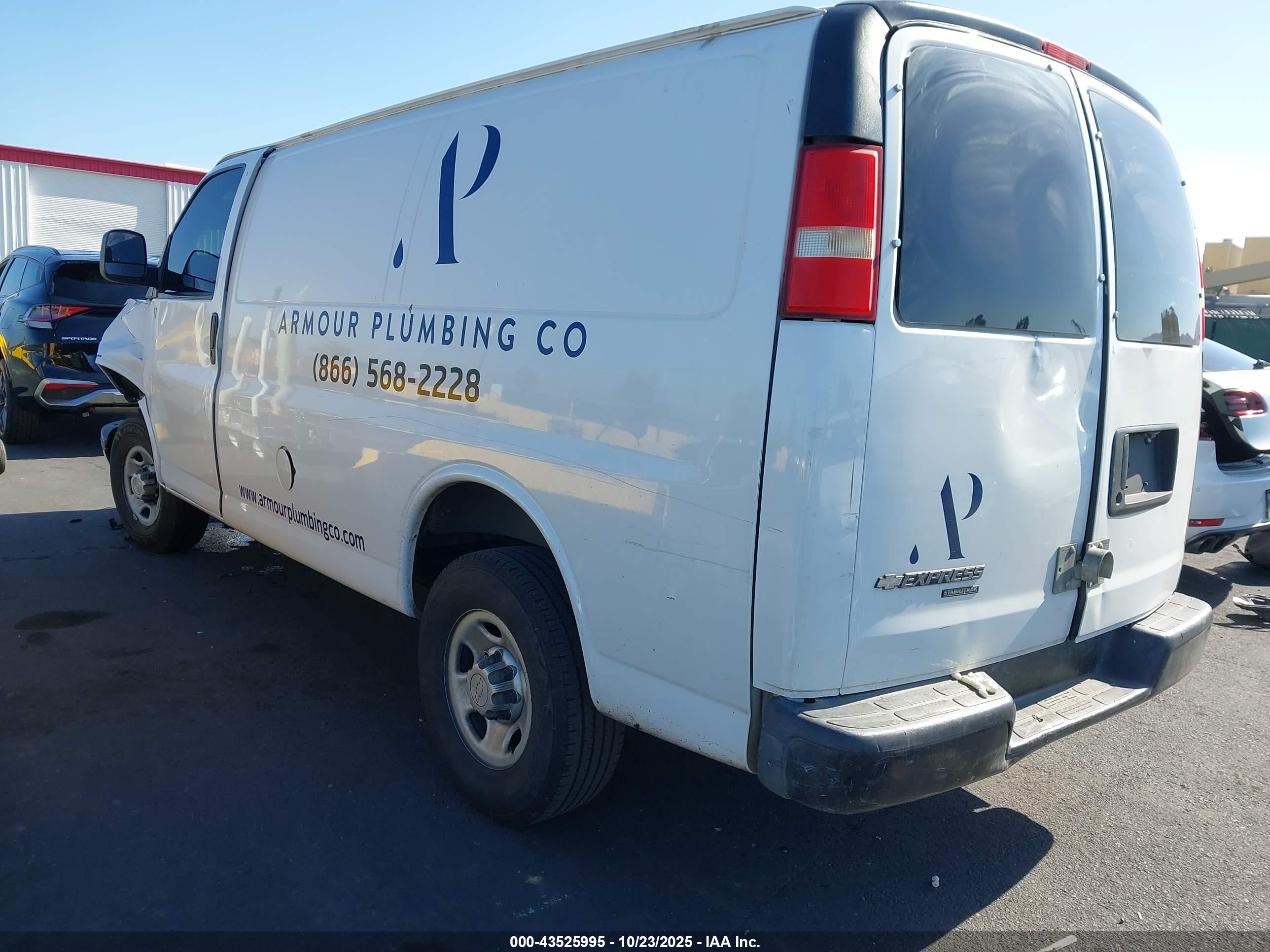 CHEVROLET EXPRESS image 3