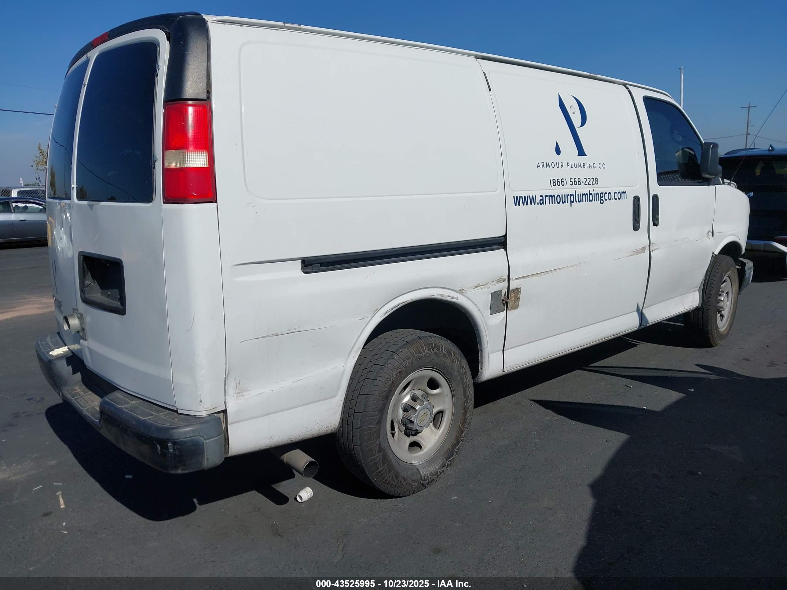 CHEVROLET EXPRESS image 4