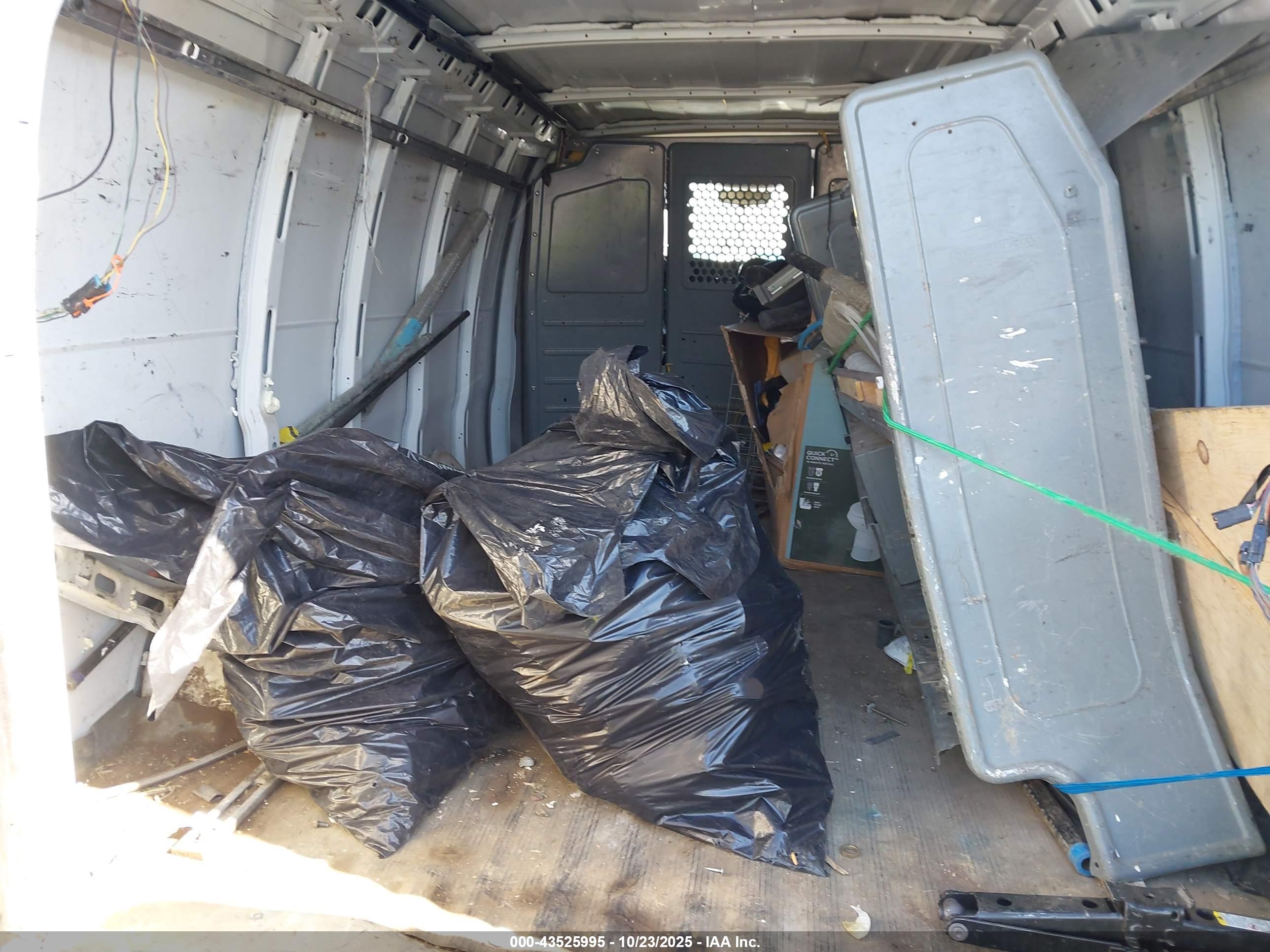 CHEVROLET EXPRESS image 8