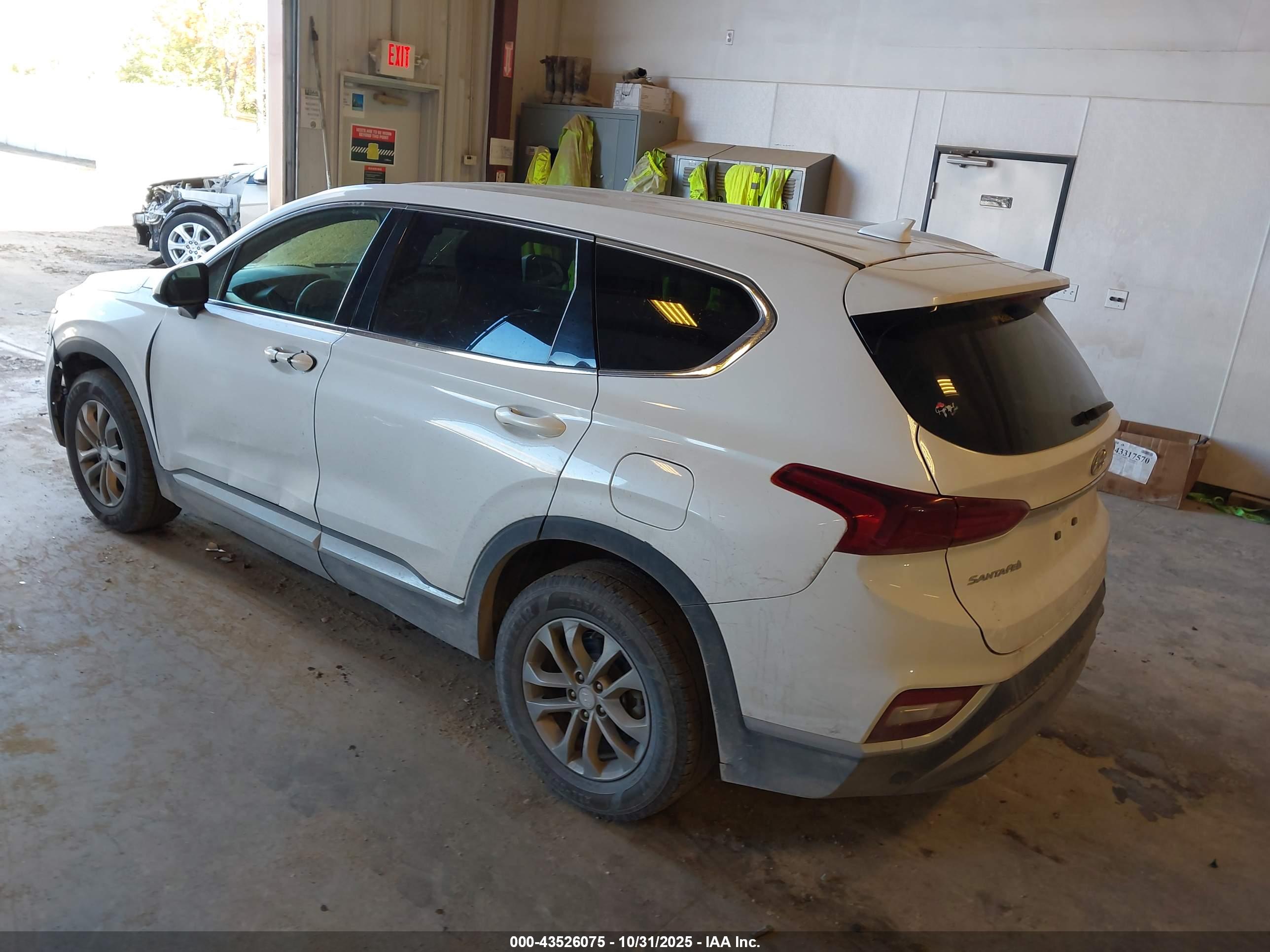 HYUNDAI SANTA image 3