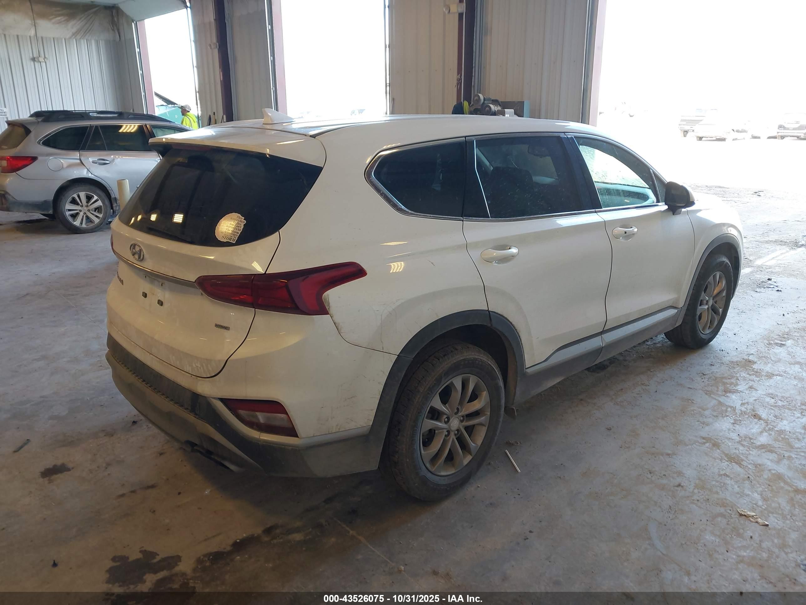 HYUNDAI SANTA image 4