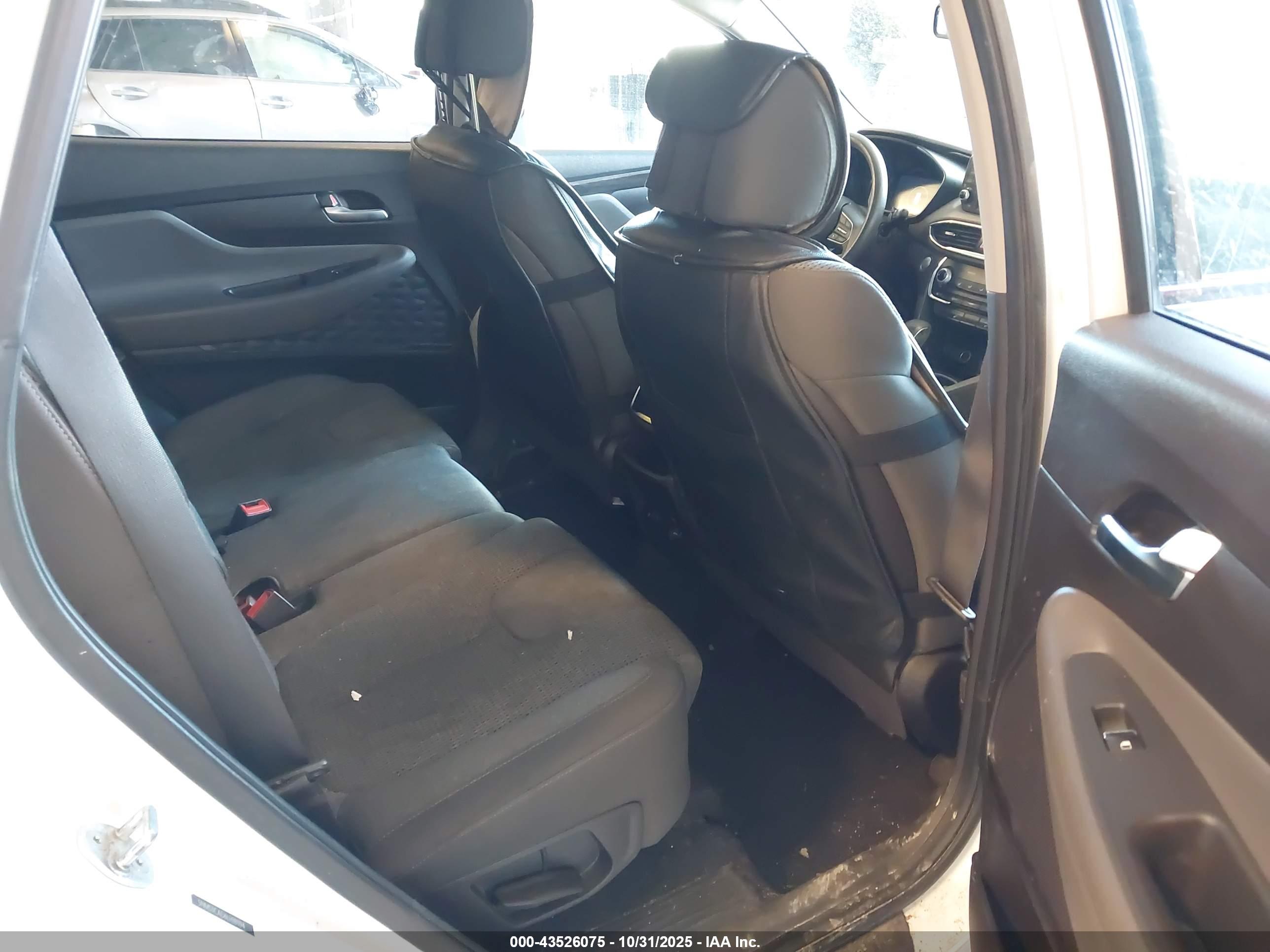 HYUNDAI SANTA image 8