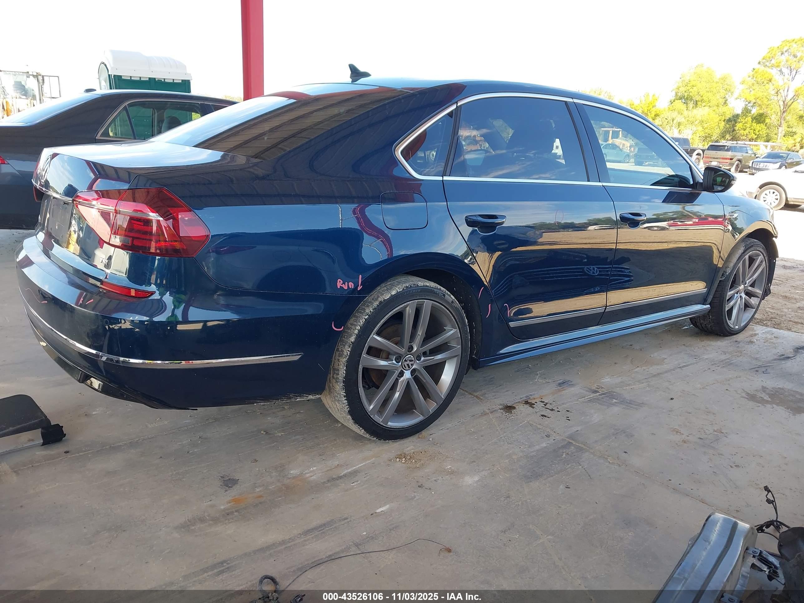 VOLKSWAGEN PASSAT image 4
