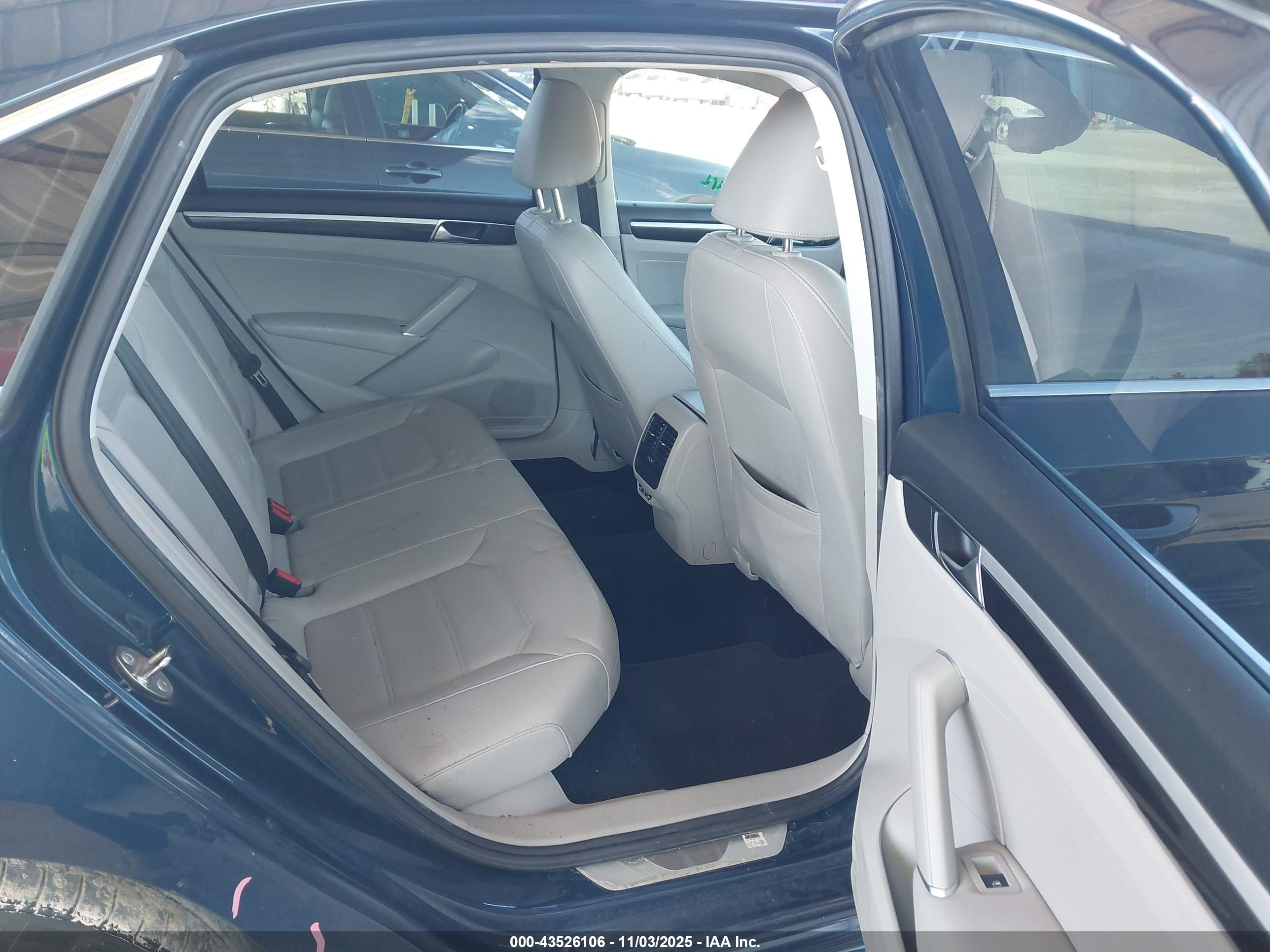 VOLKSWAGEN PASSAT image 8