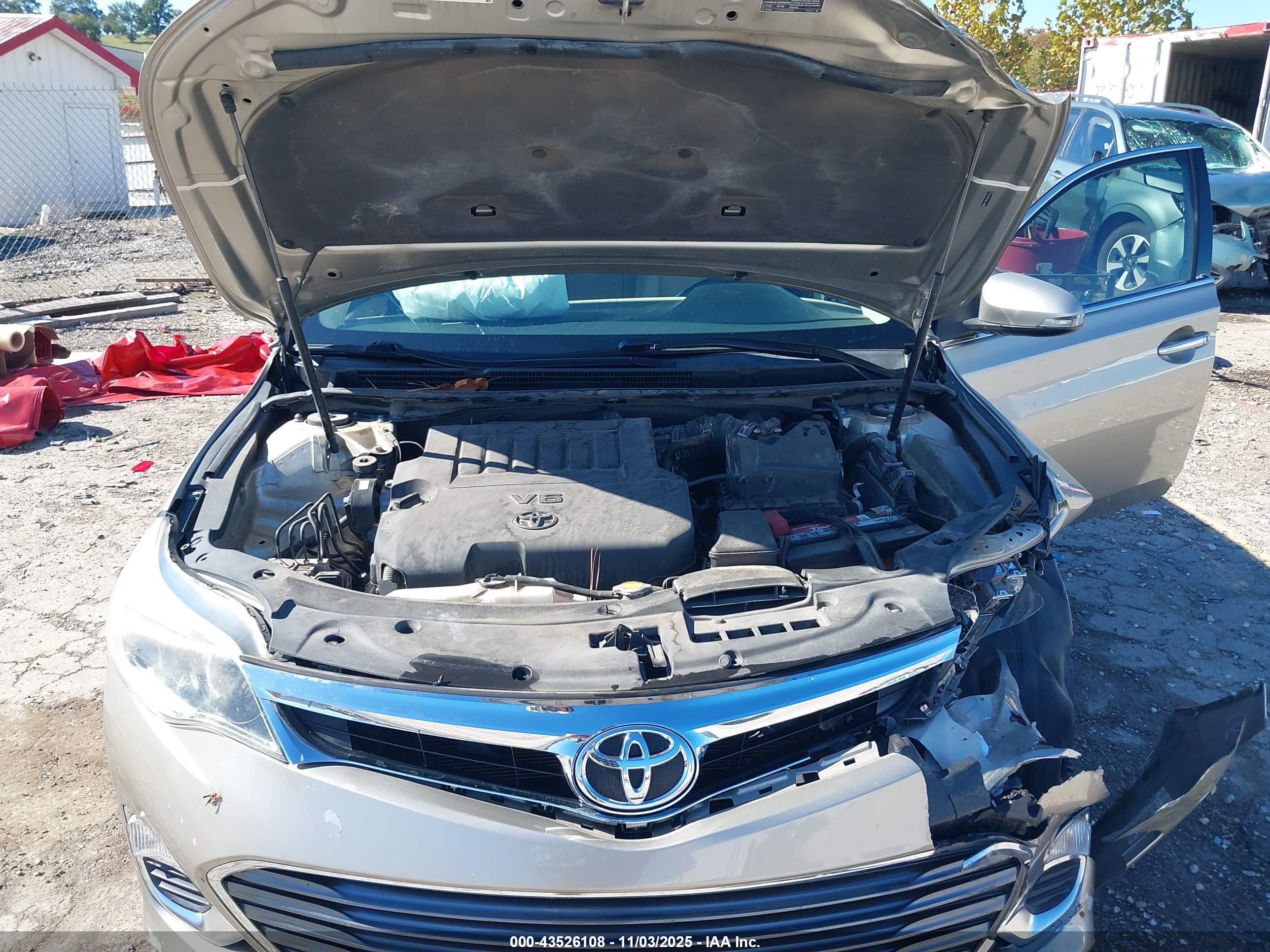 TOYOTA AVALON image 10