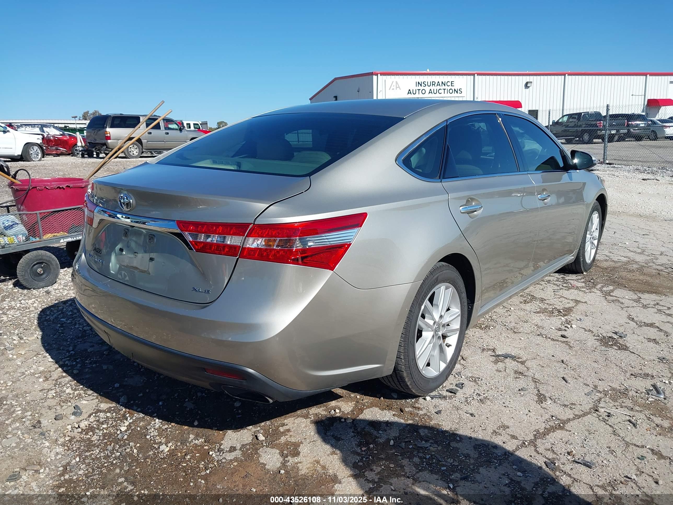 TOYOTA AVALON image 4