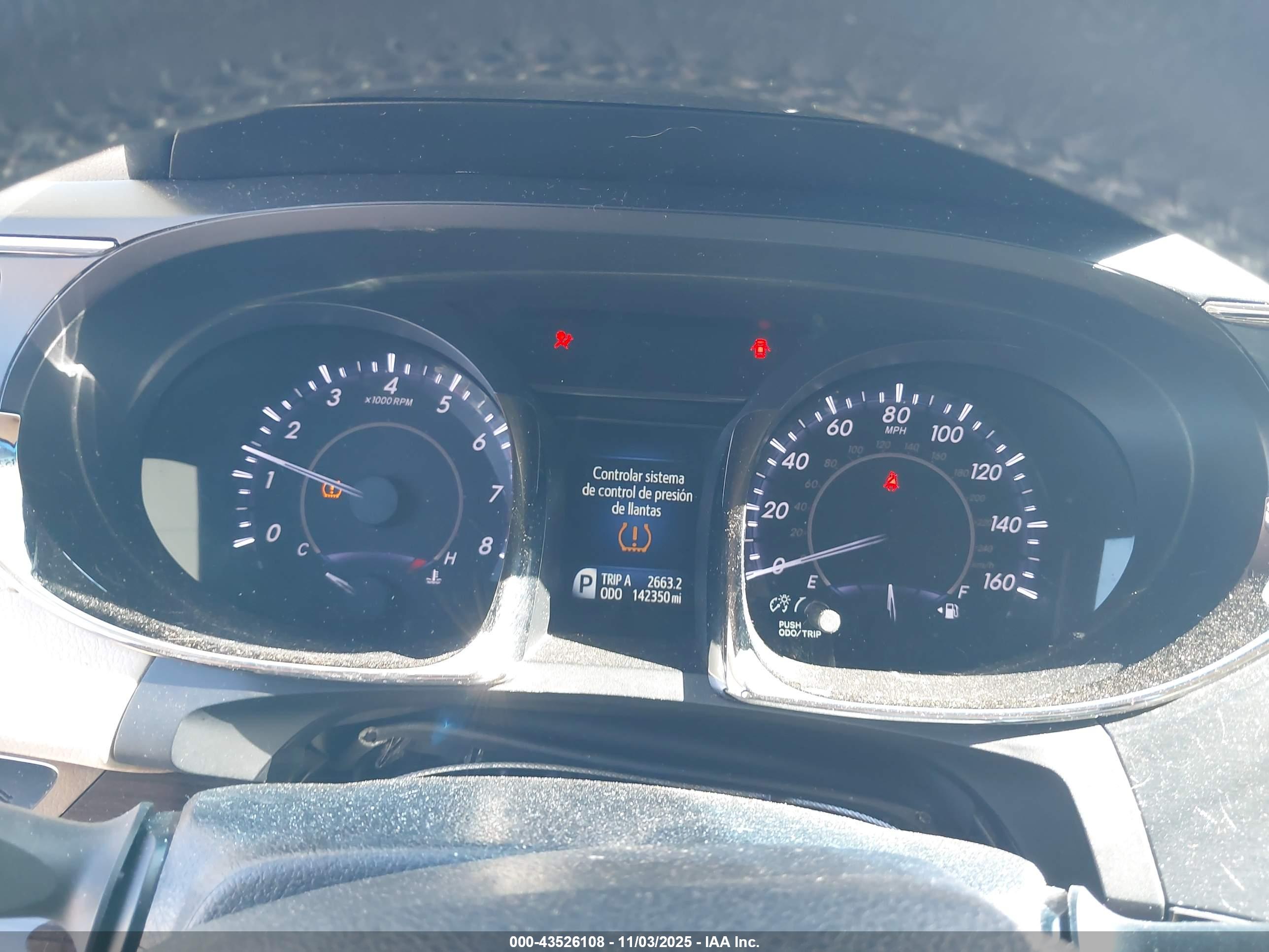 TOYOTA AVALON image 7