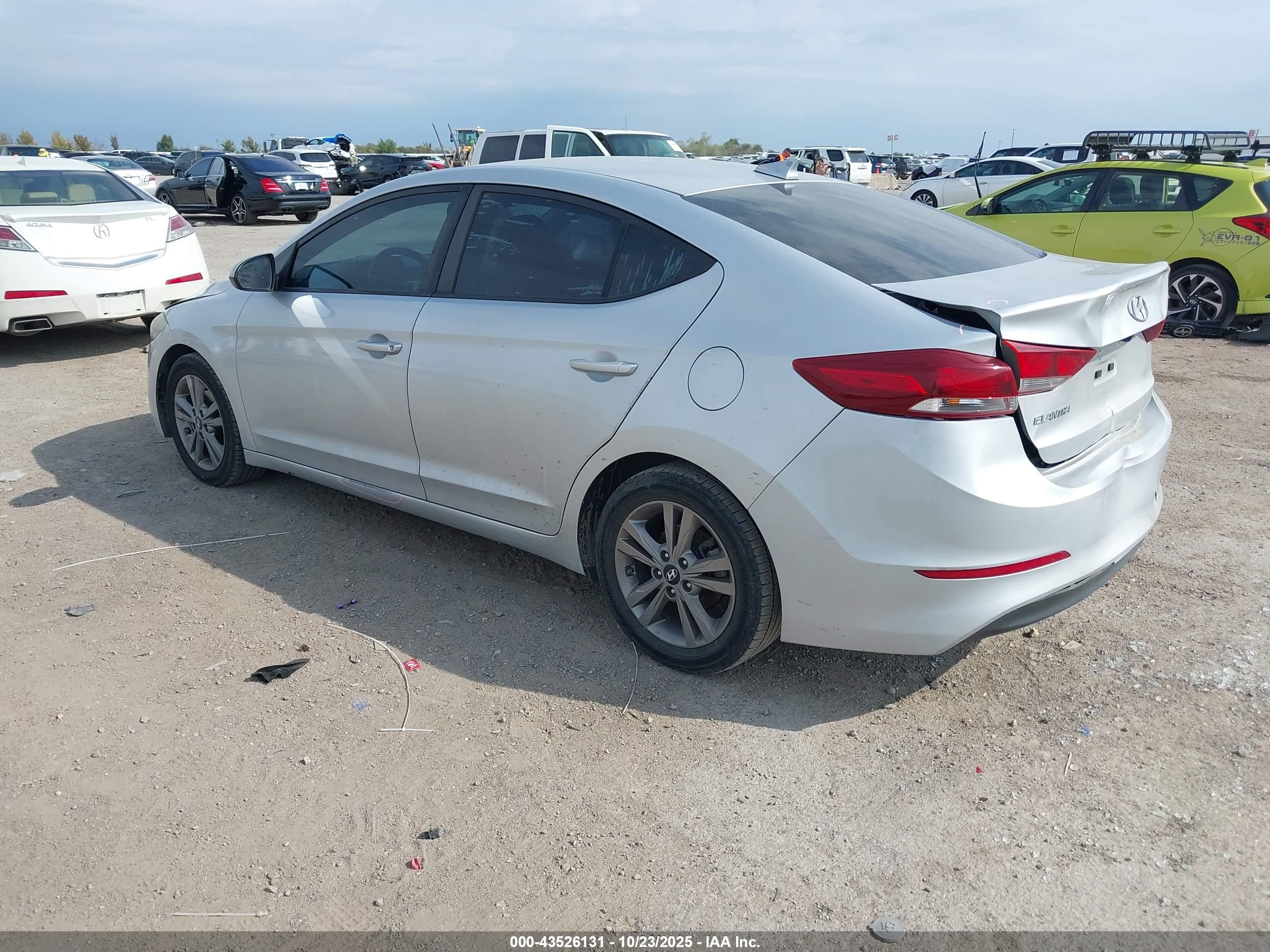 HYUNDAI ELANTRA image 3