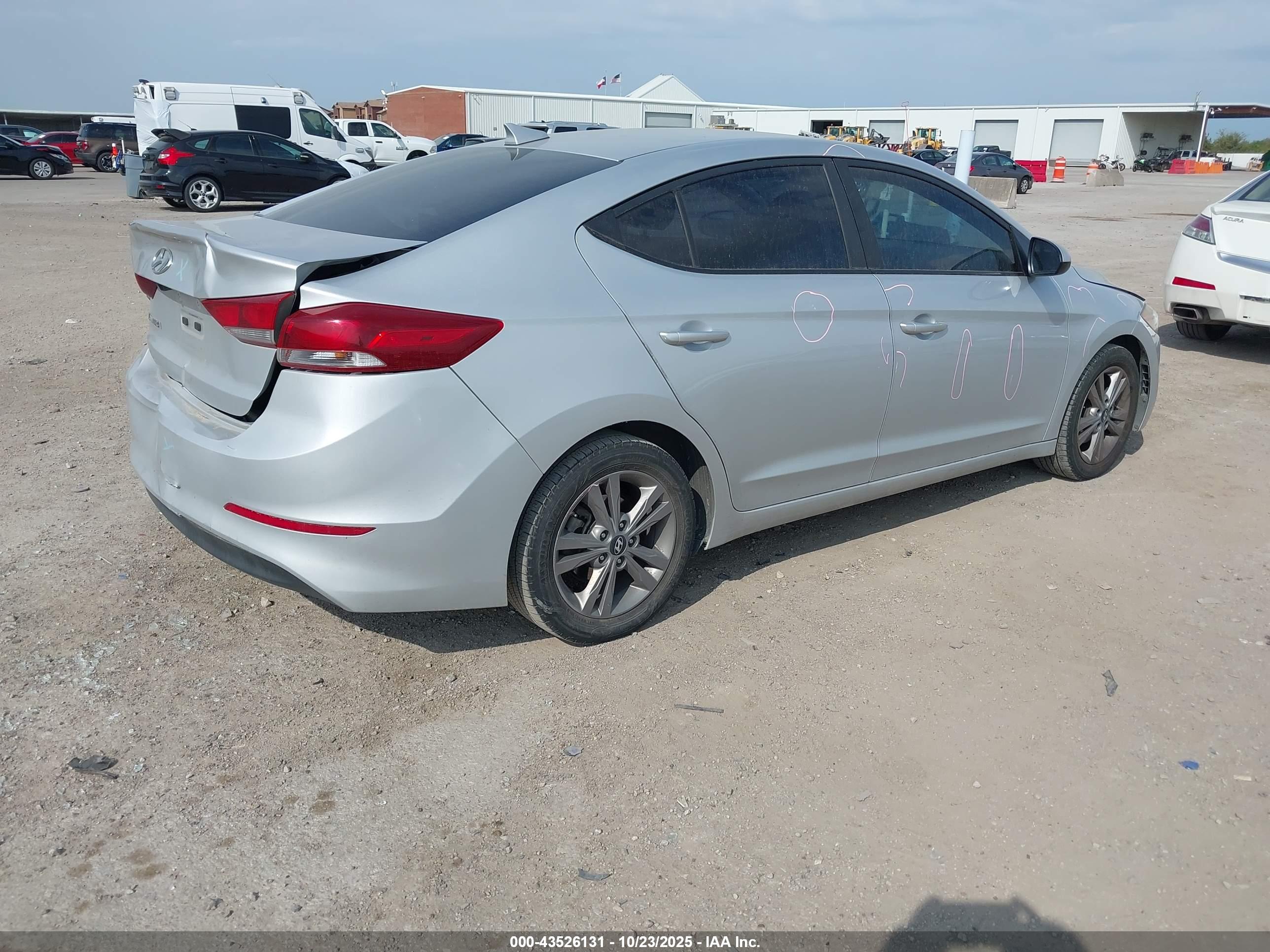HYUNDAI ELANTRA image 4