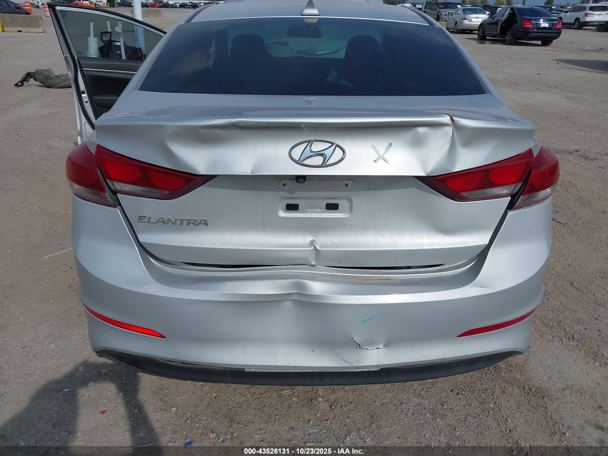 HYUNDAI ELANTRA image 6