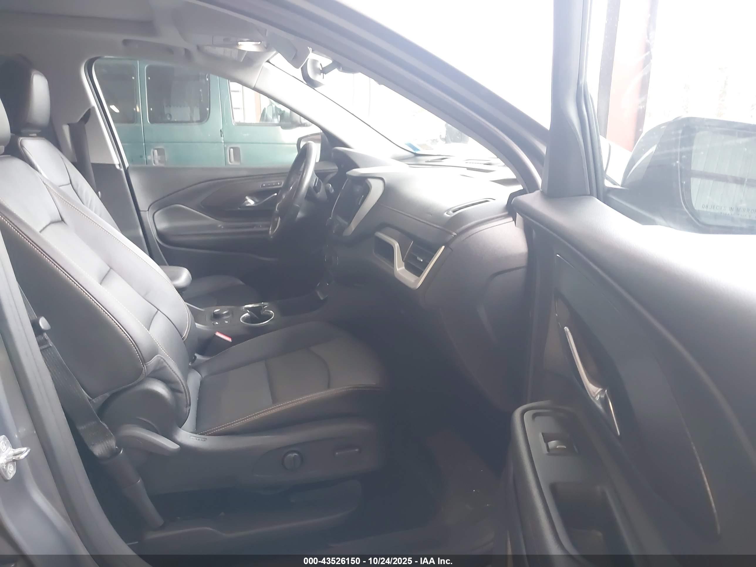 GMC TERRAIN image 5