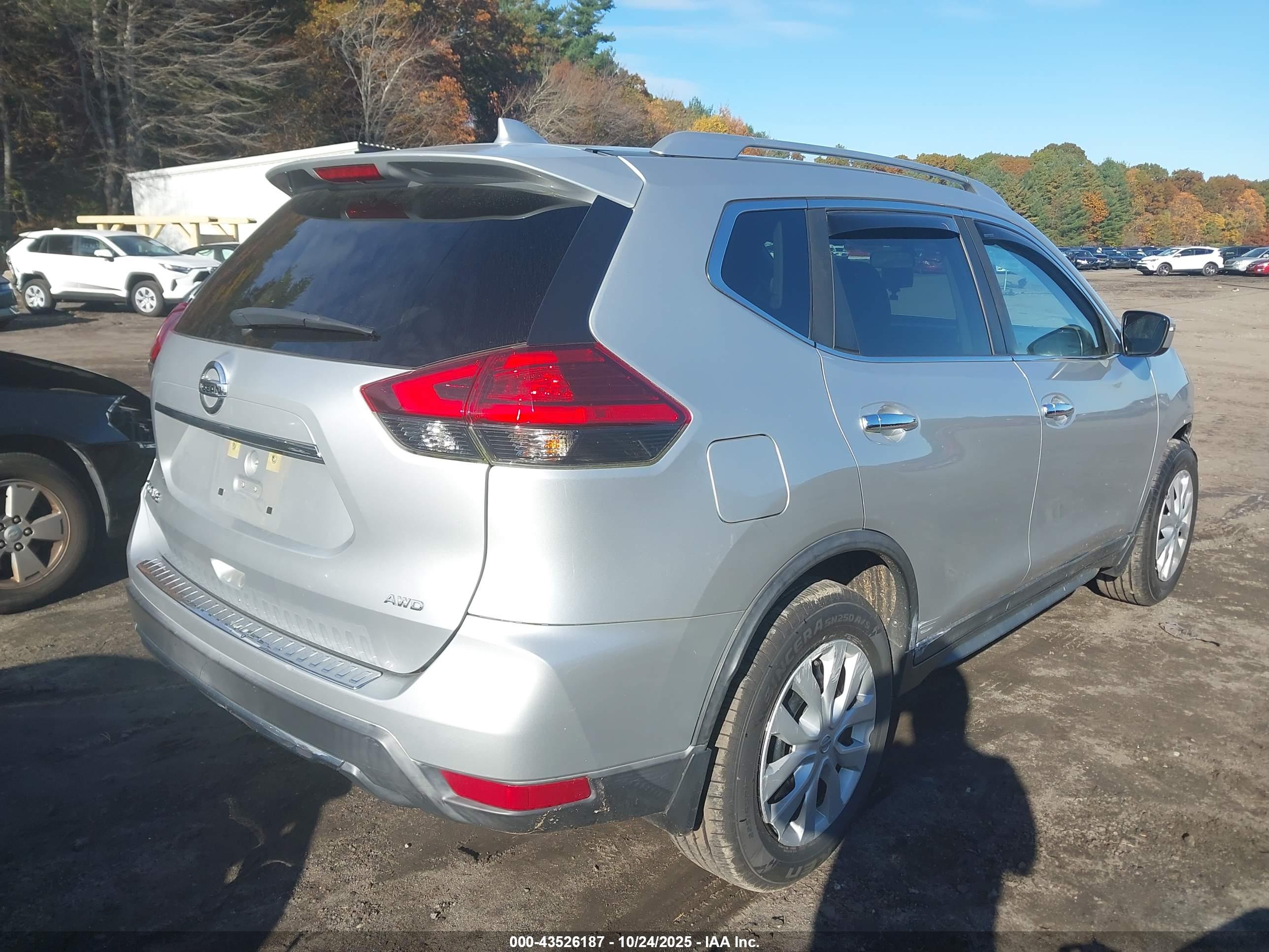 NISSAN ROGUE image 4