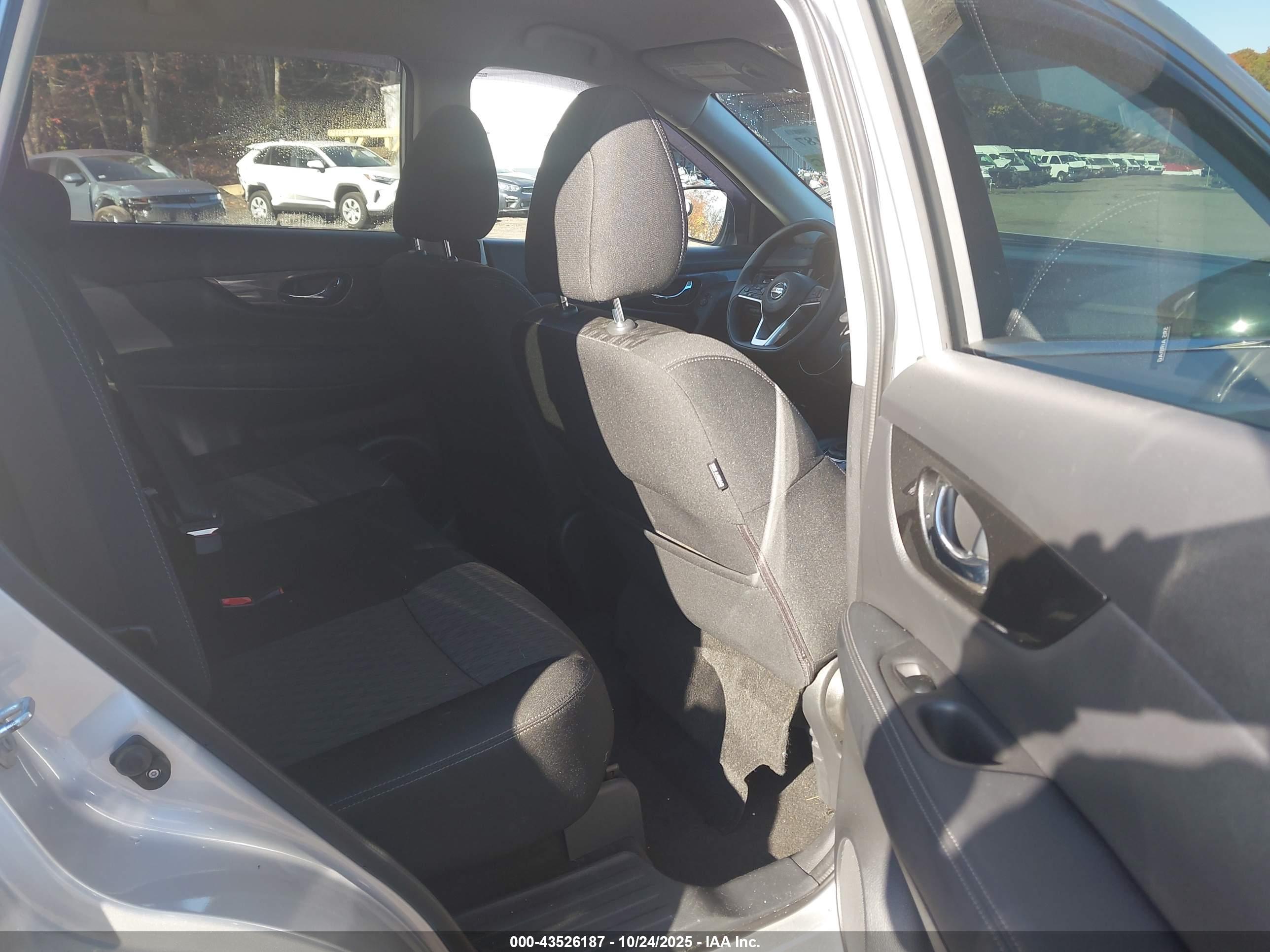 NISSAN ROGUE image 8