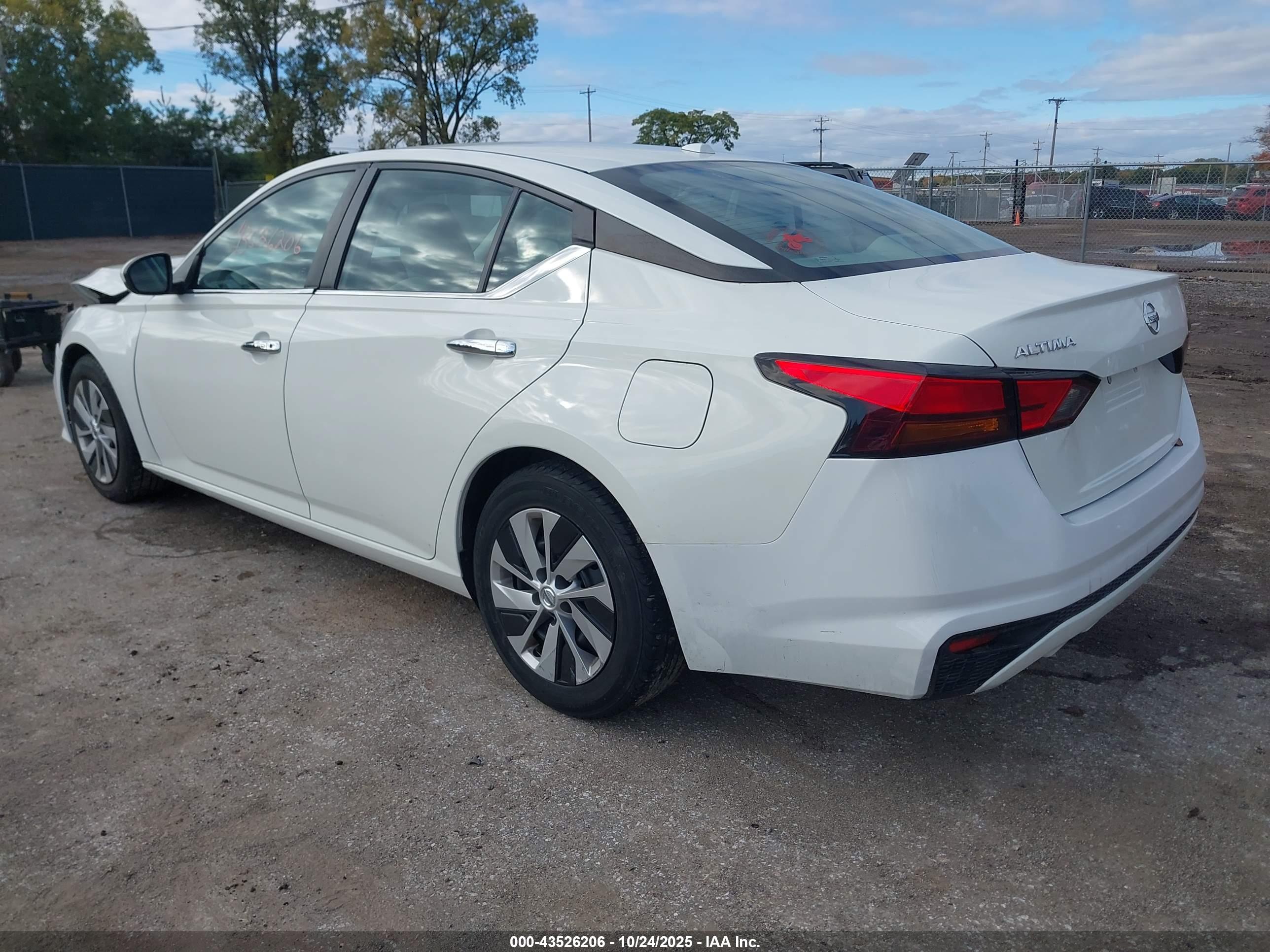 NISSAN ALTIMA image 3