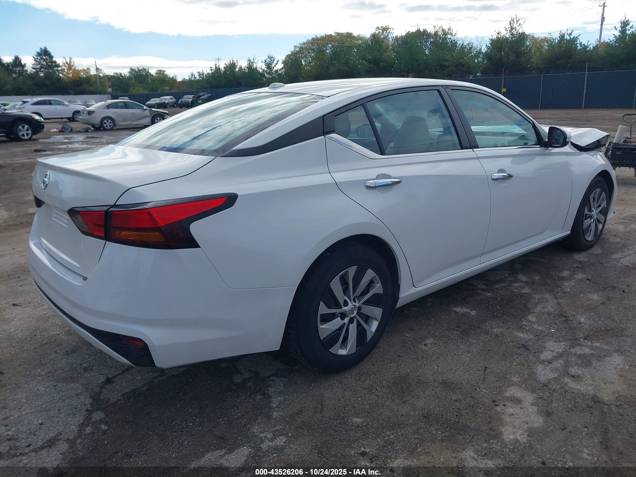 NISSAN ALTIMA image 4