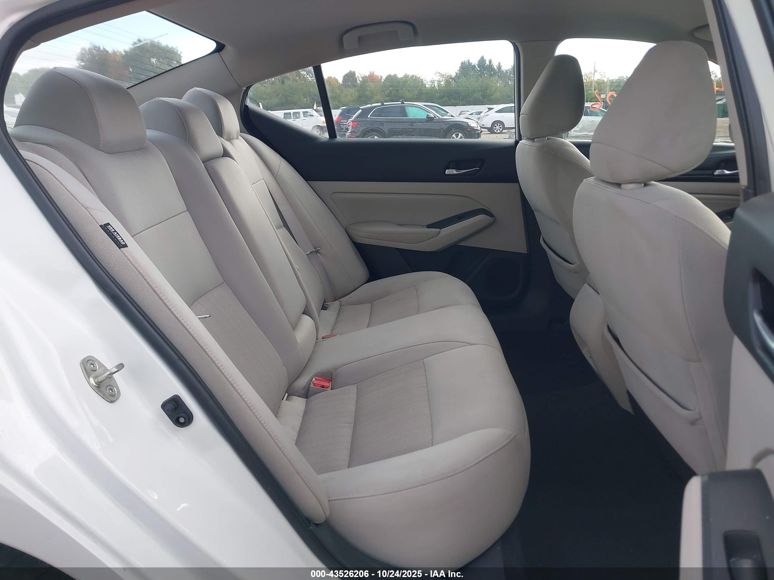 NISSAN ALTIMA image 8