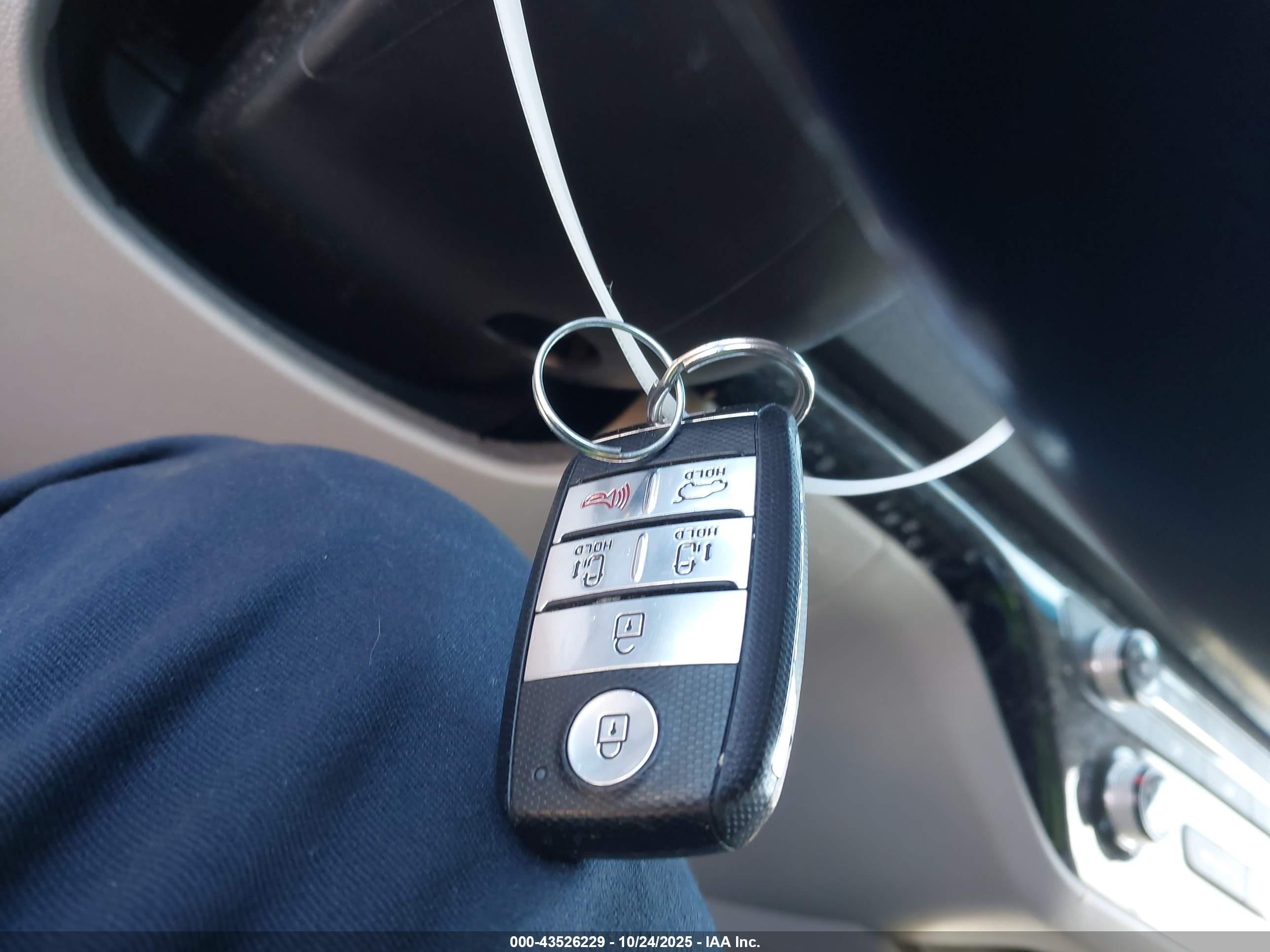 KIA SEDONA image 11