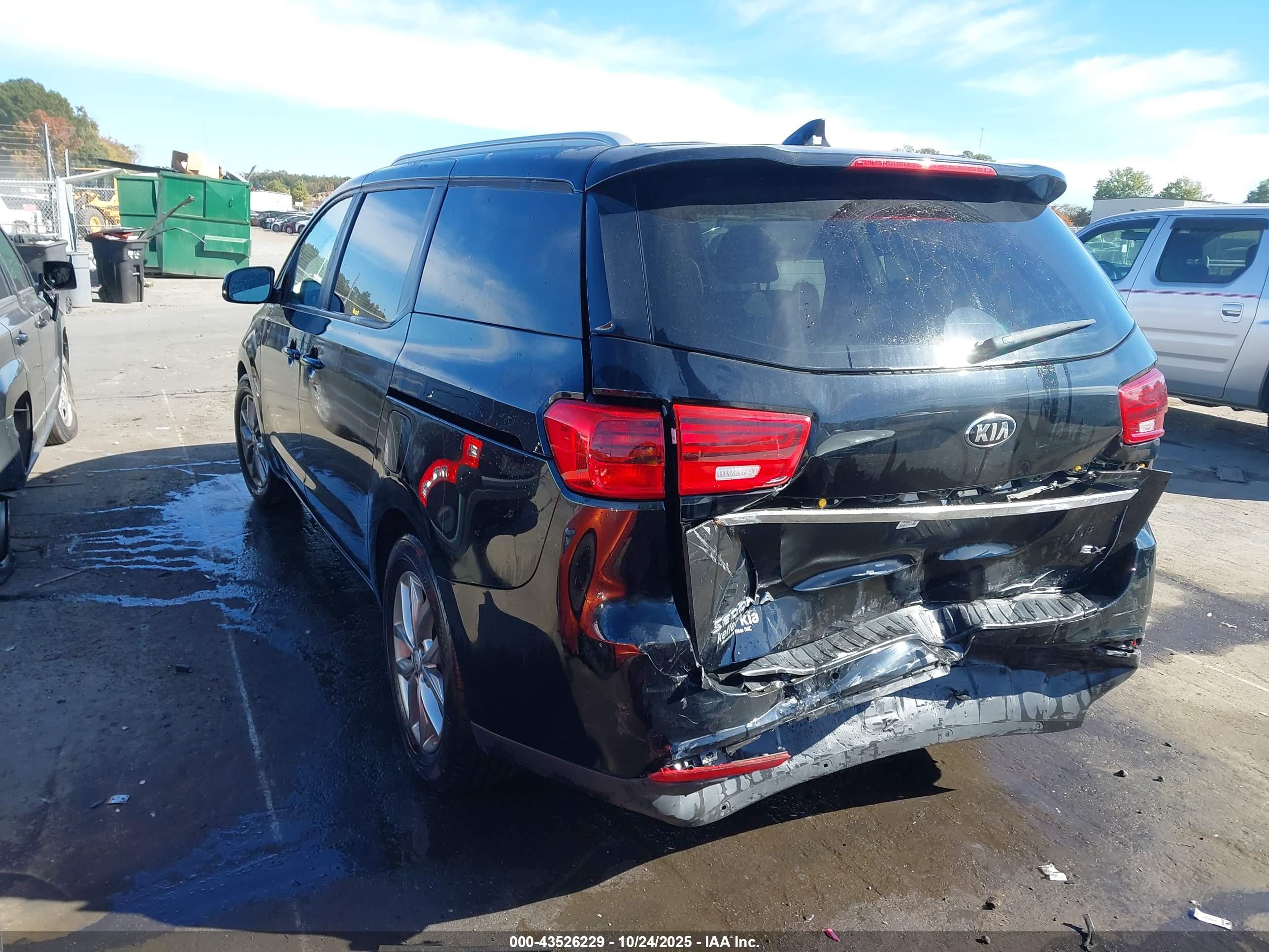 KIA SEDONA image 3