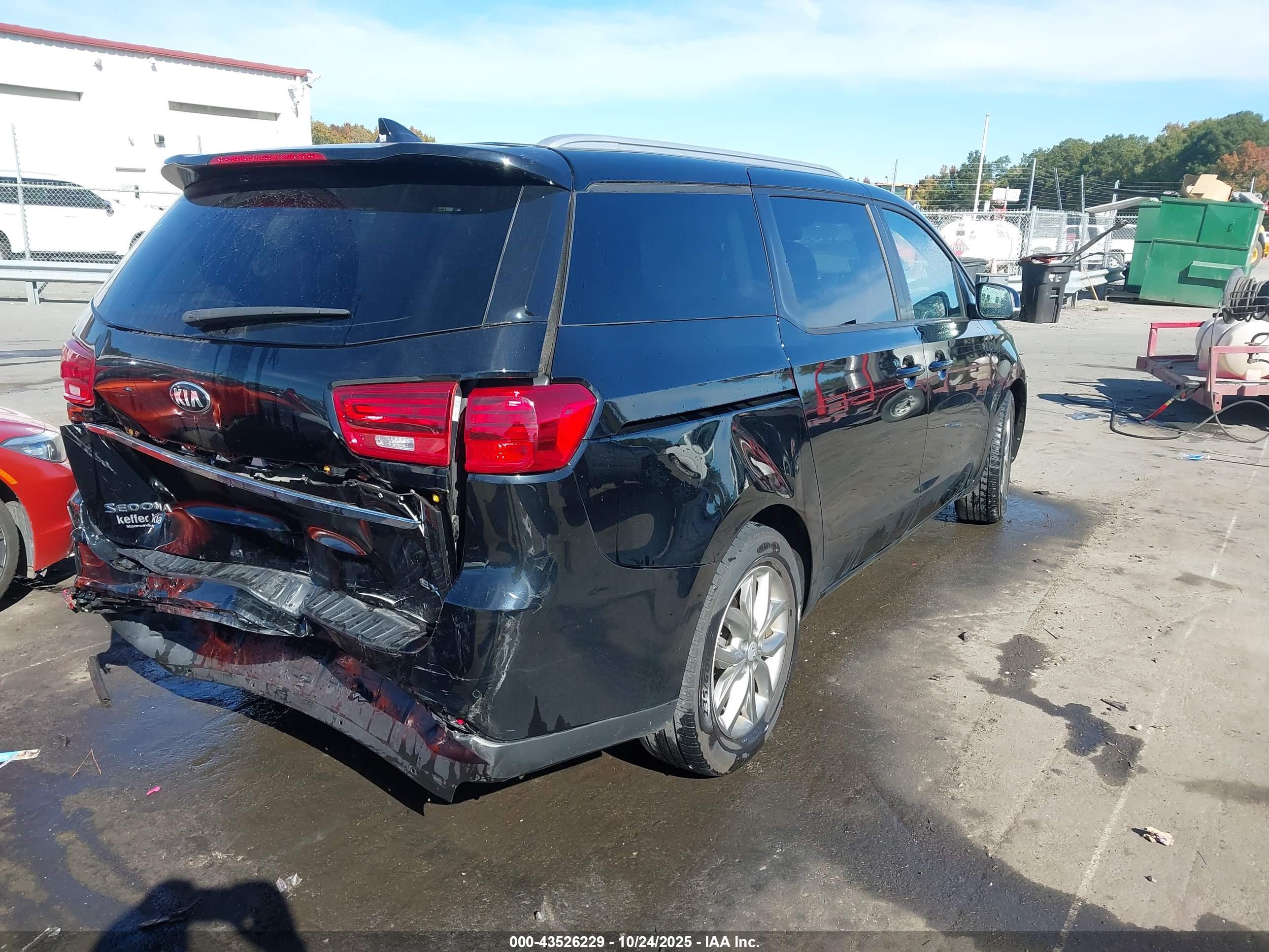 KIA SEDONA image 4