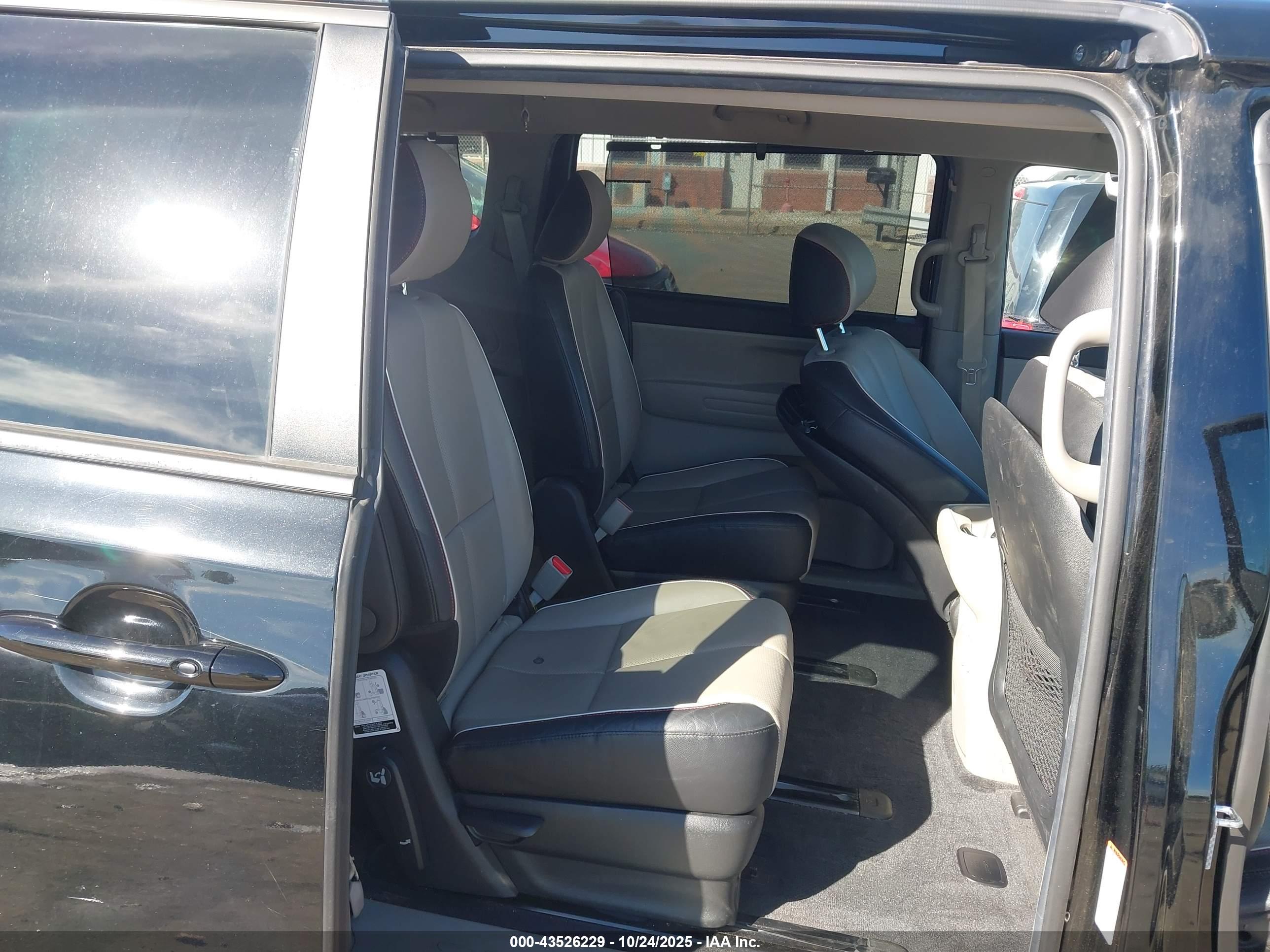 KIA SEDONA image 8
