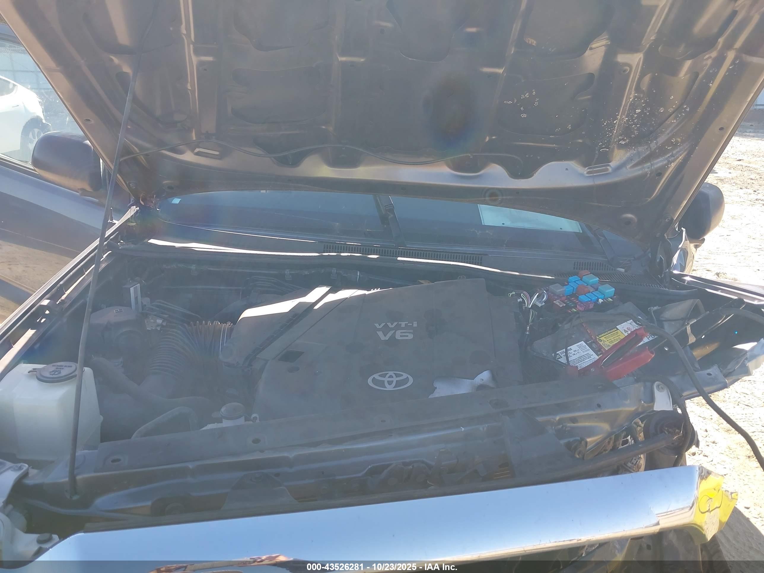 TOYOTA TACOMA image 10