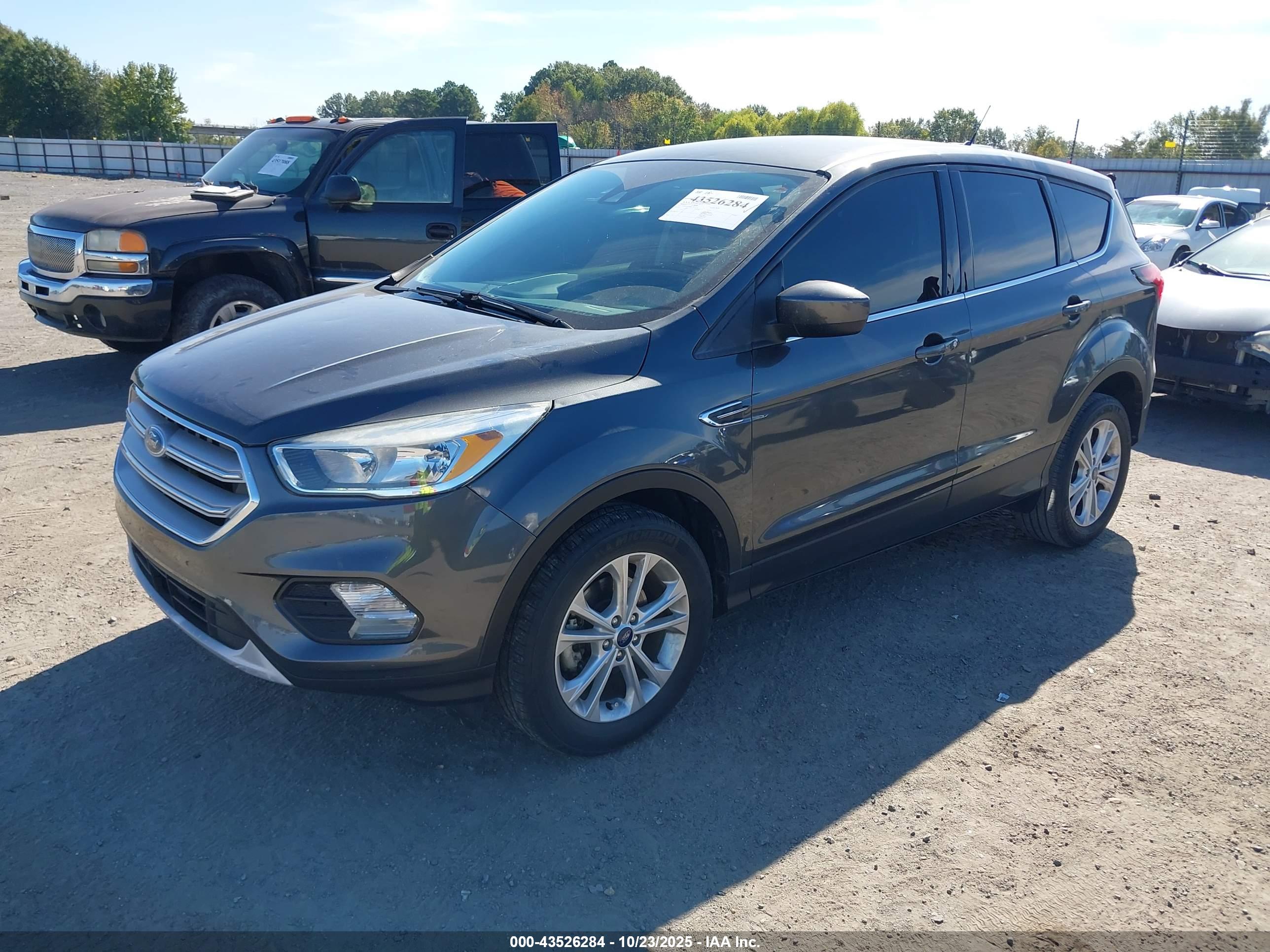 FORD ESCAPE image 2