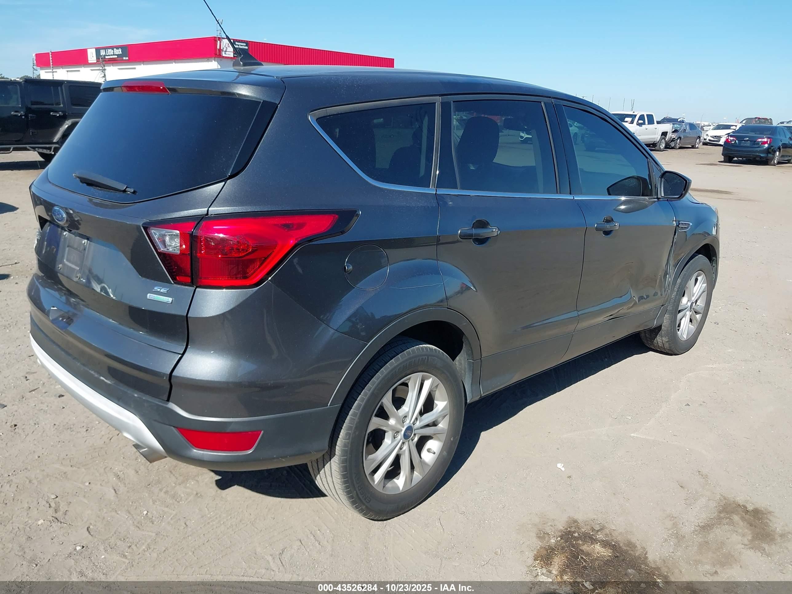 FORD ESCAPE image 4