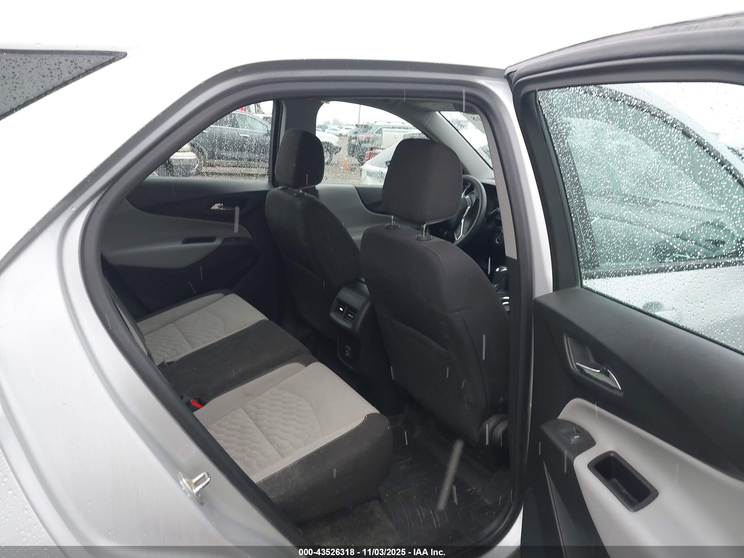 CHEVROLET EQUINOX image 8