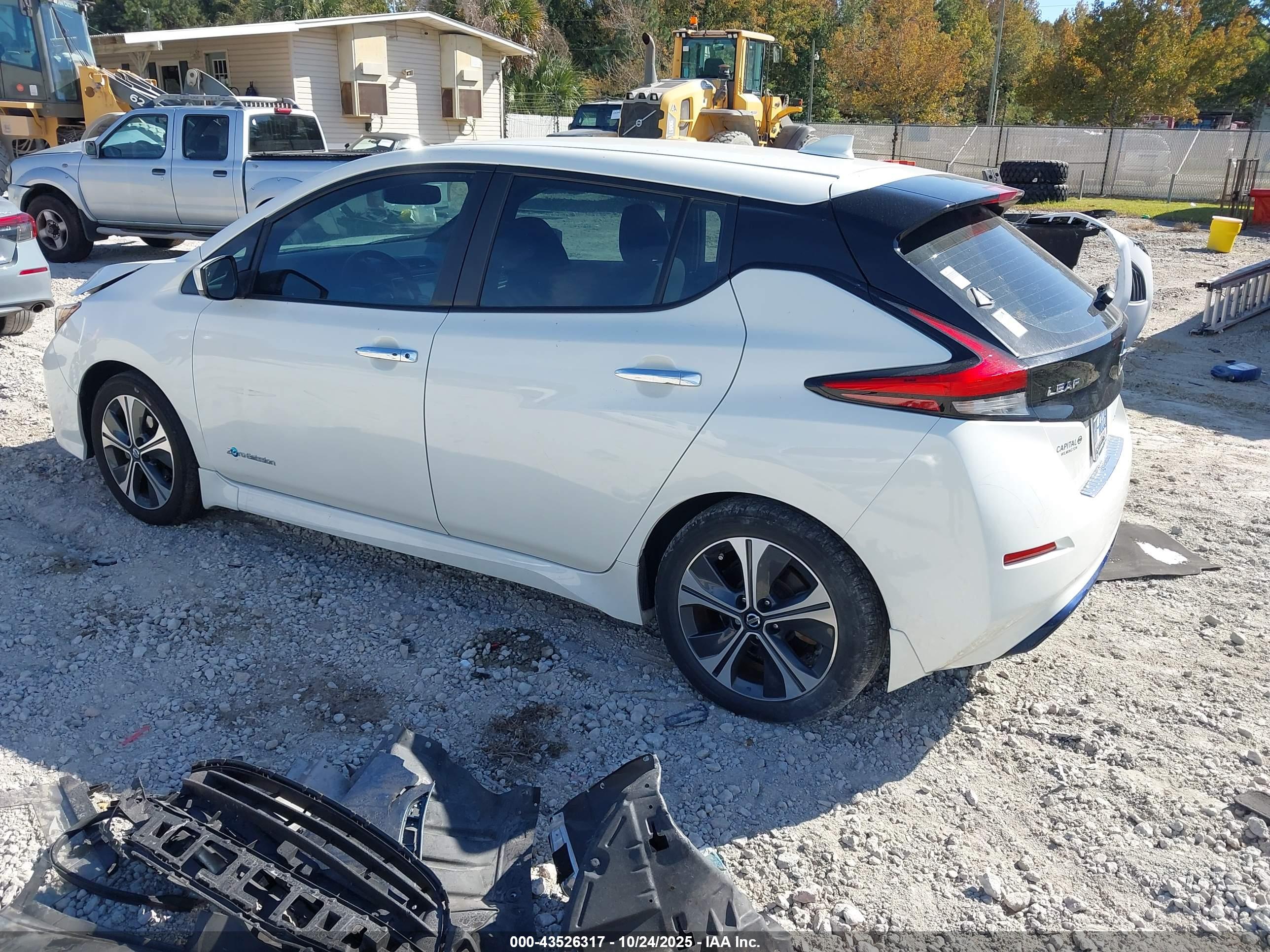 NISSAN LEAF image 3