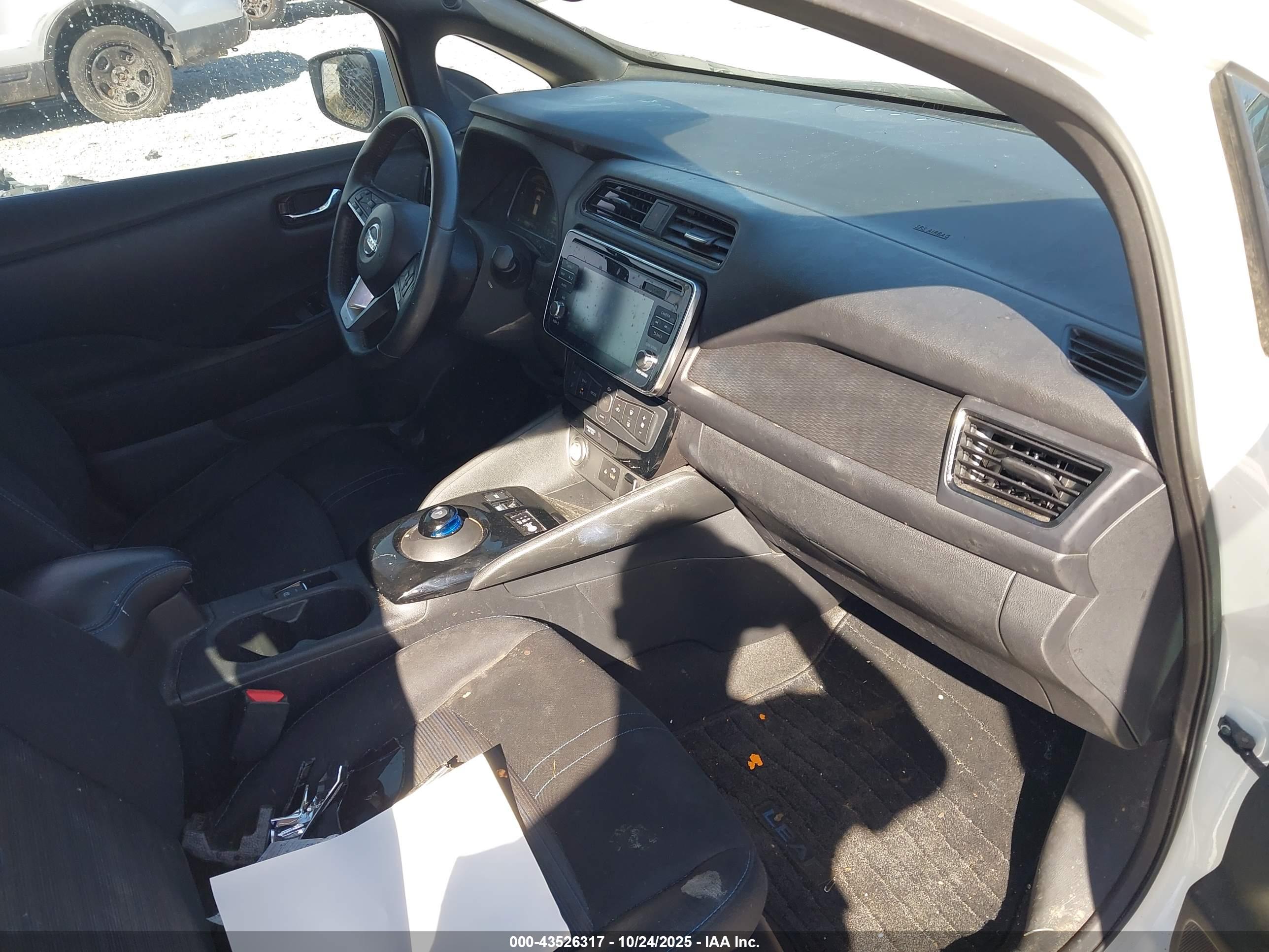 NISSAN LEAF image 5