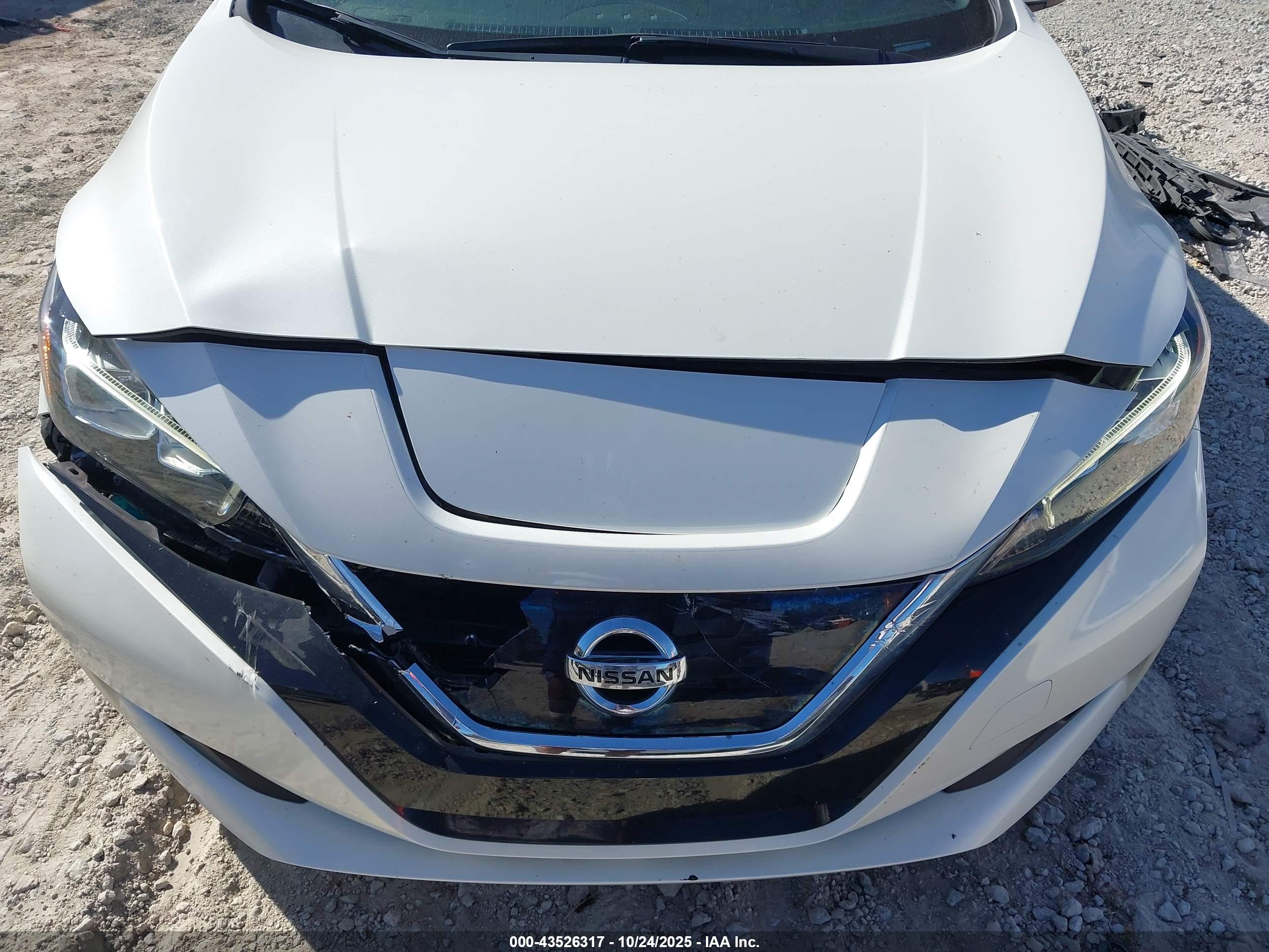 NISSAN LEAF image 6