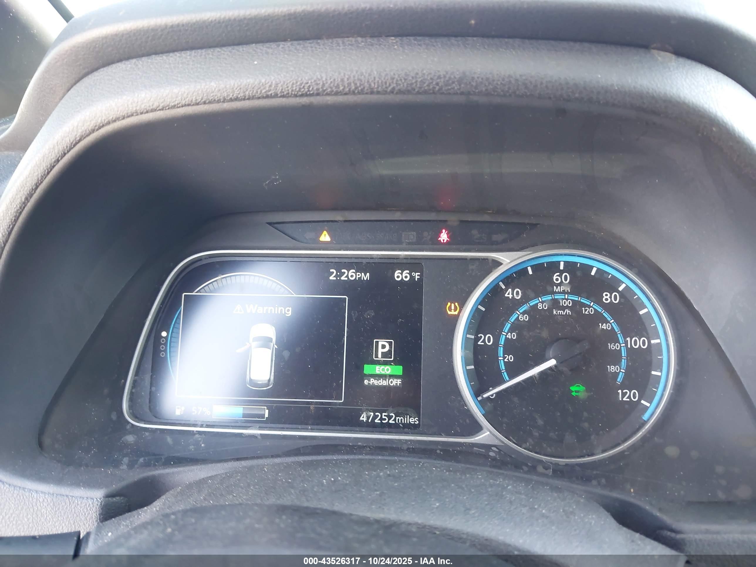 NISSAN LEAF image 7