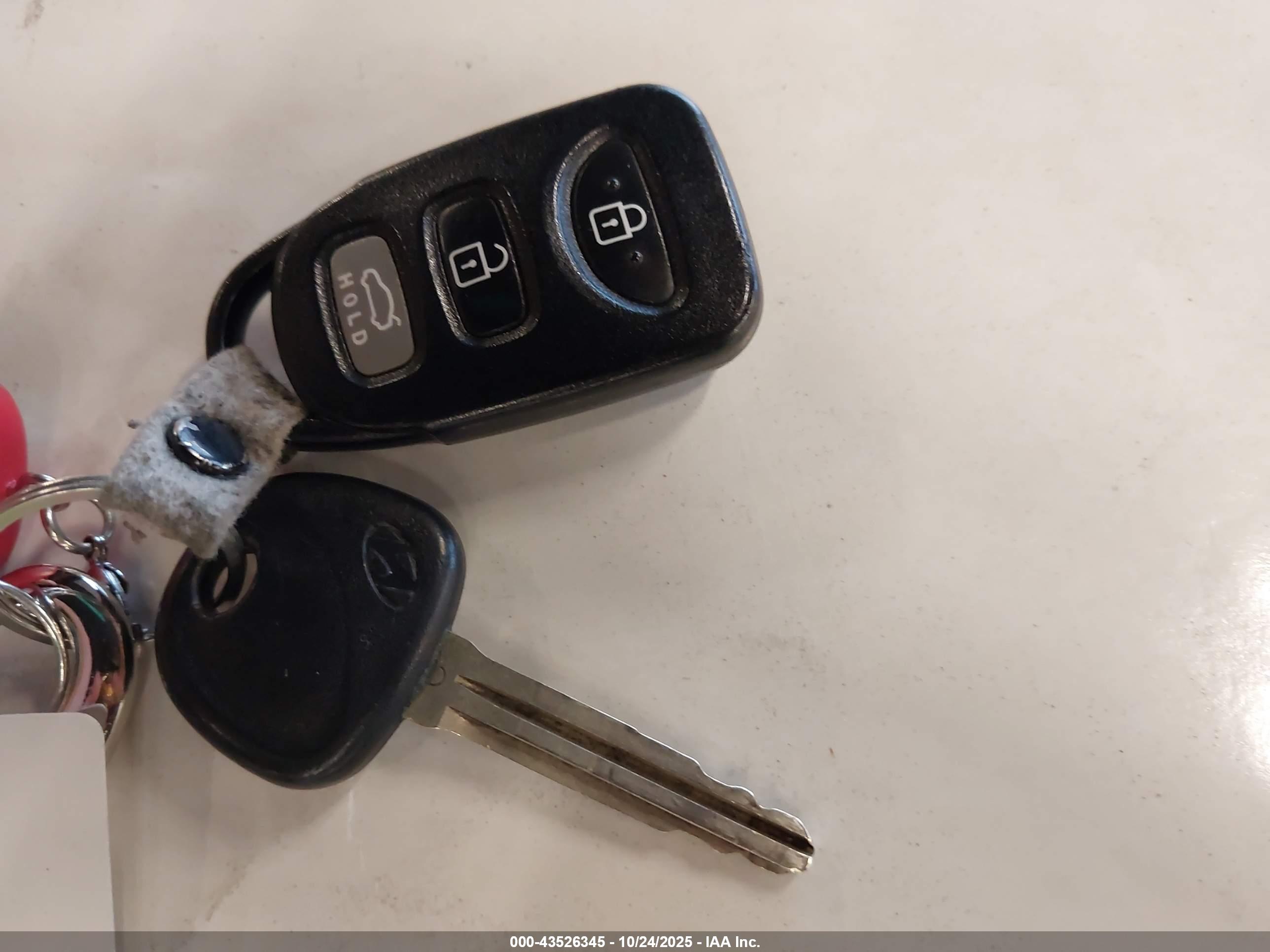 HYUNDAI ELANTRA image 11