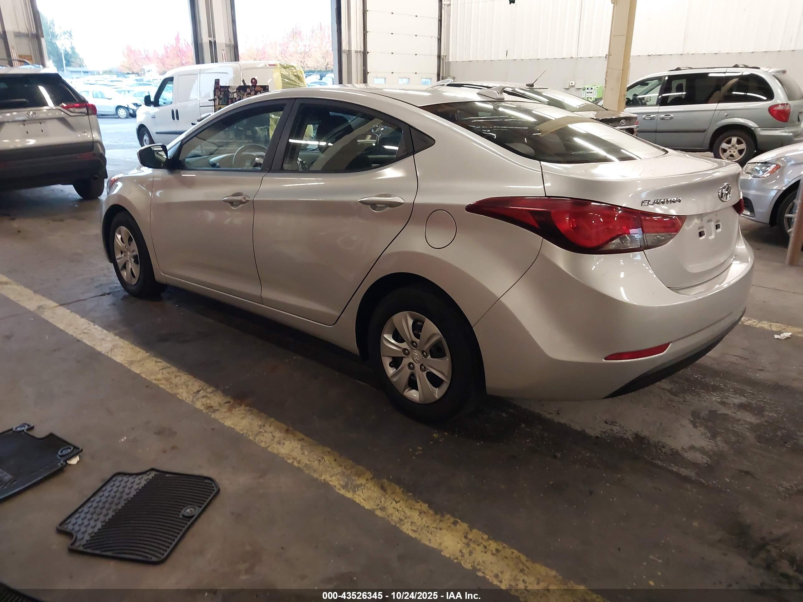 HYUNDAI ELANTRA image 3