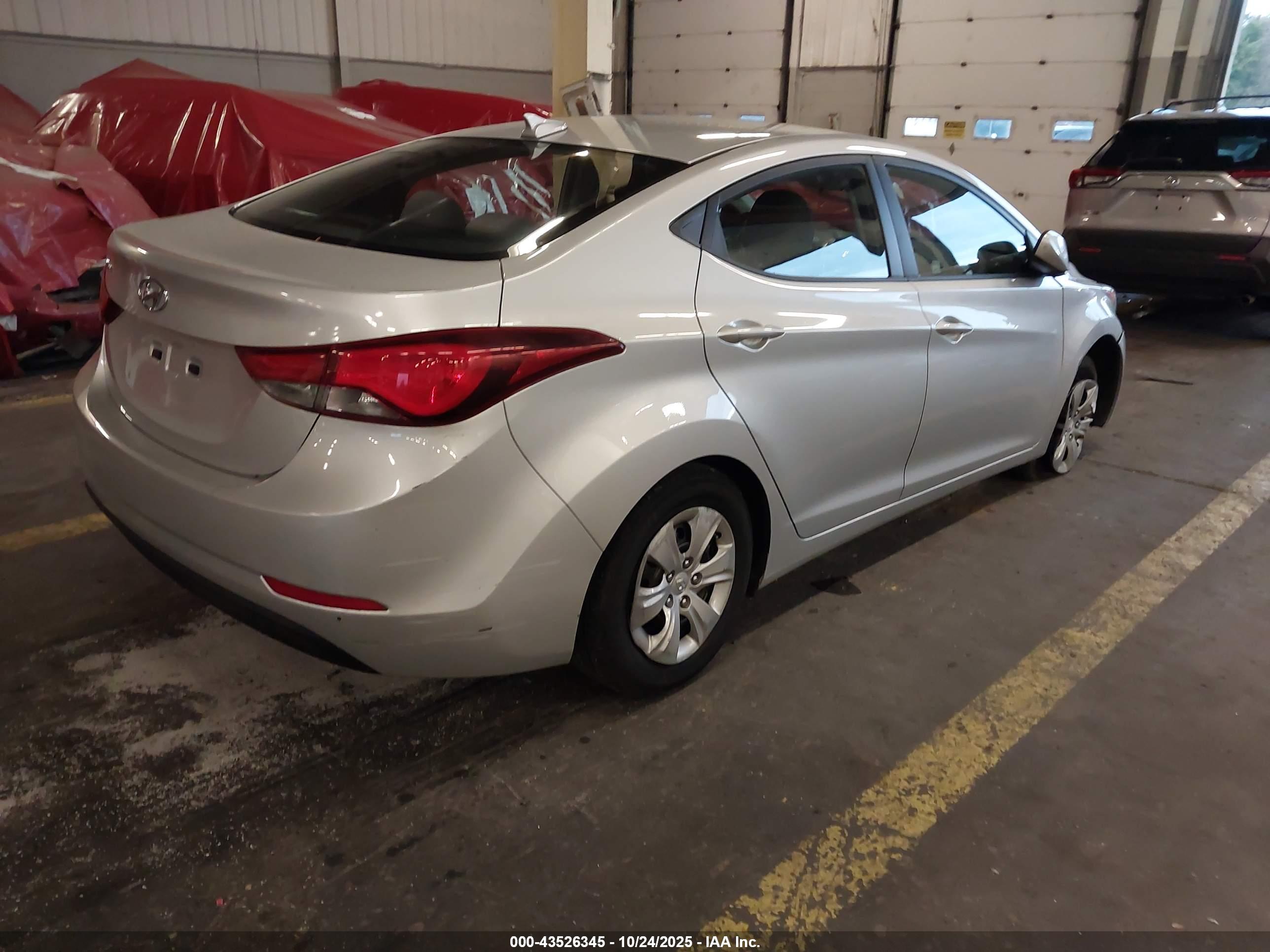 HYUNDAI ELANTRA image 4