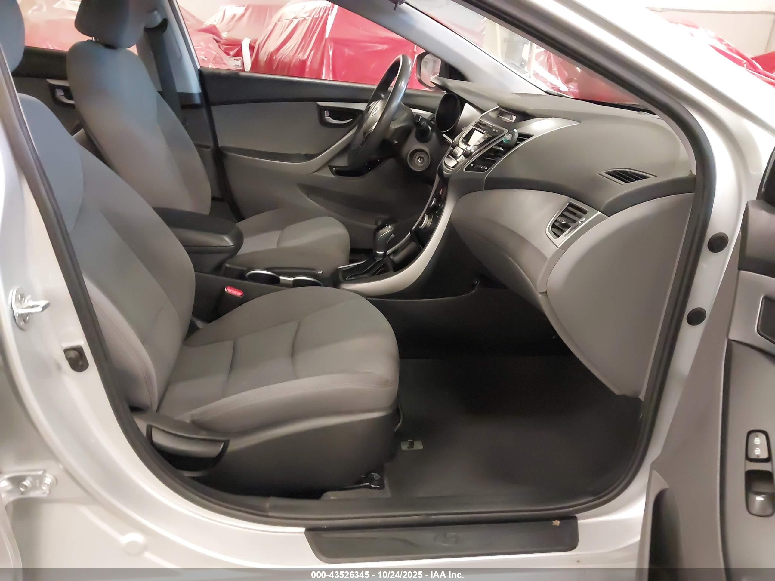 HYUNDAI ELANTRA image 5