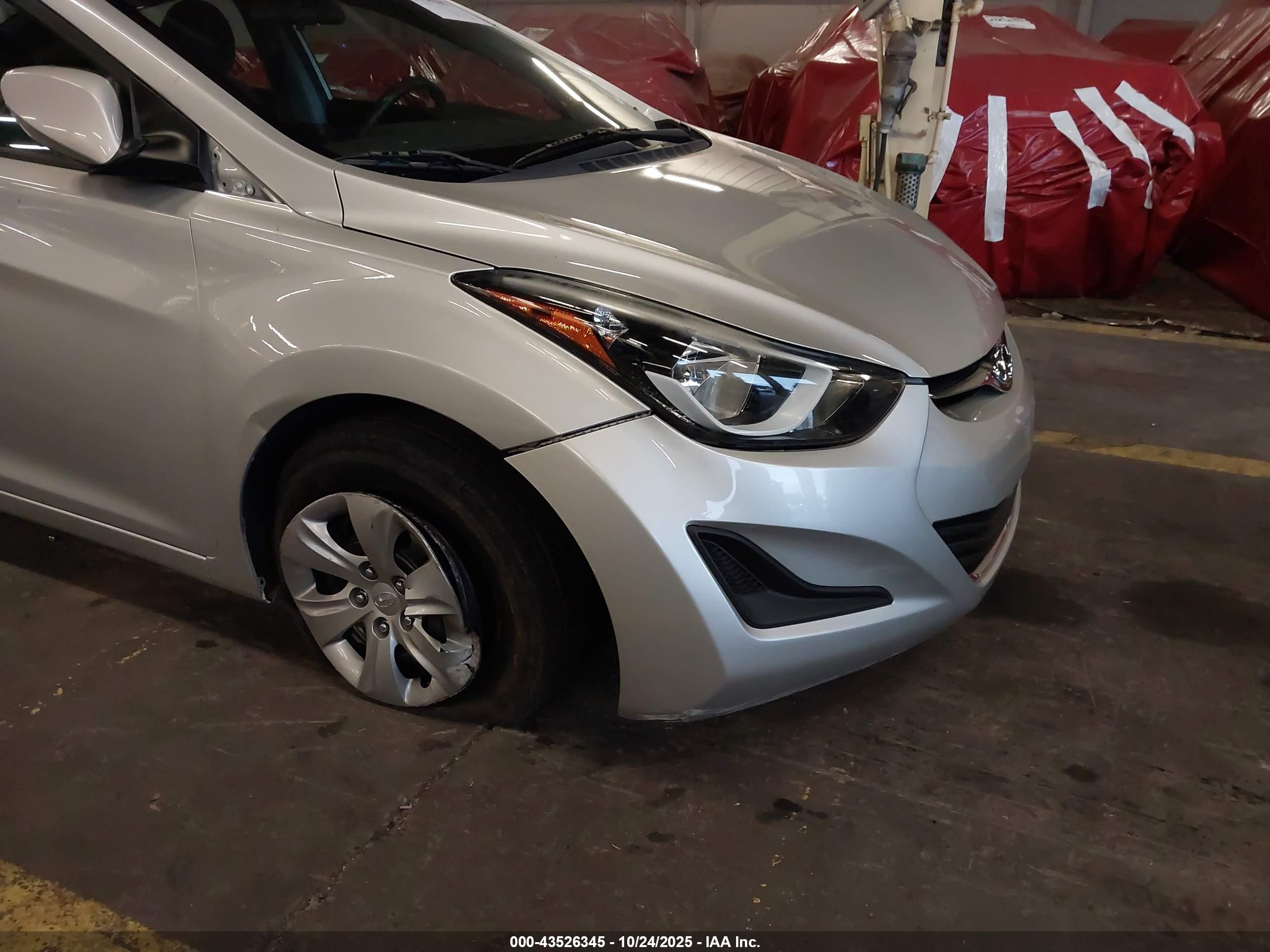 HYUNDAI ELANTRA image 6