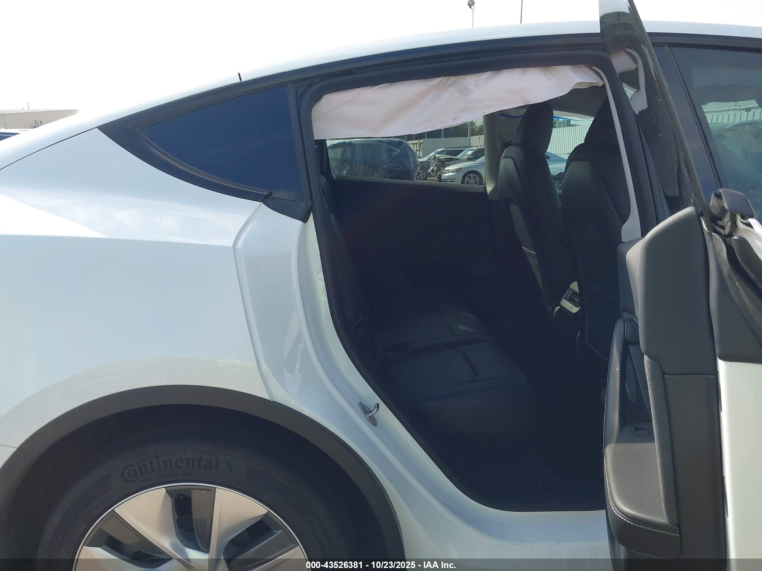 TESLA MODEL image 8