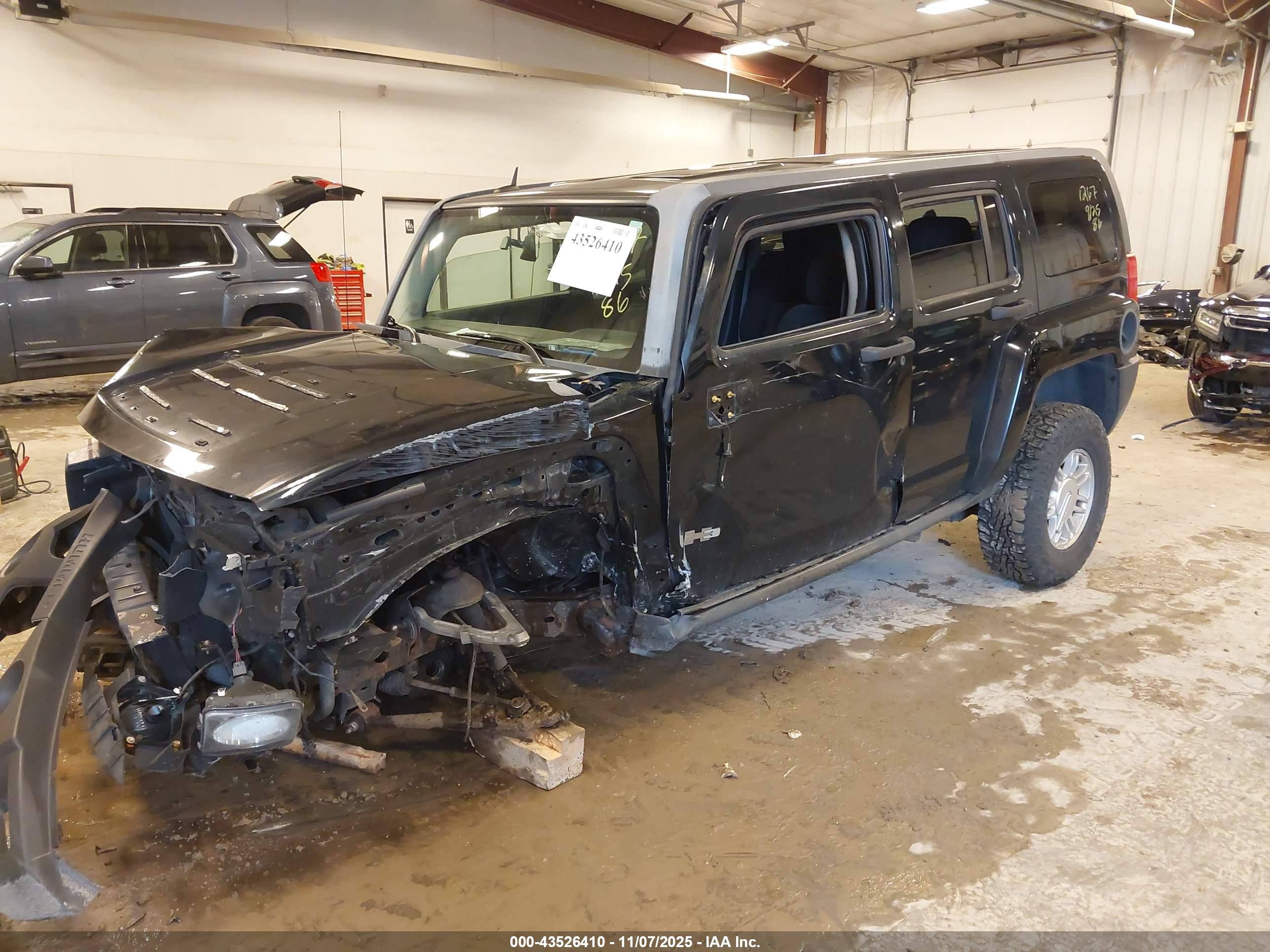 HUMMER H3 image 2