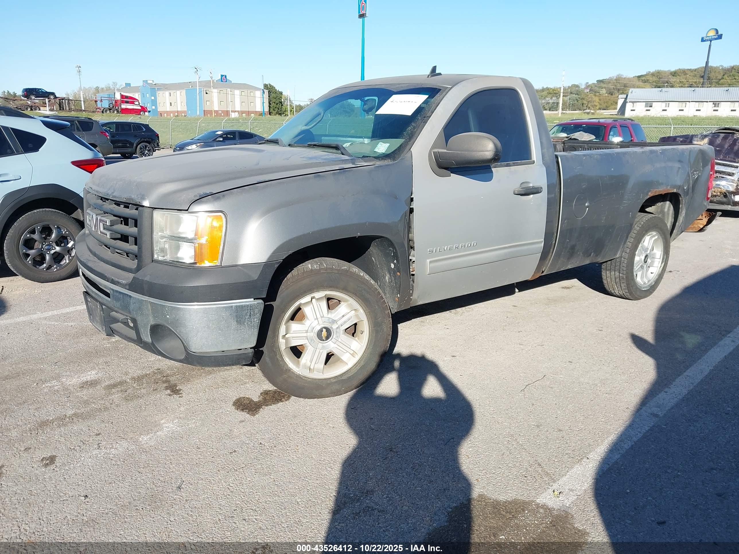 GMC SIERRA image 2