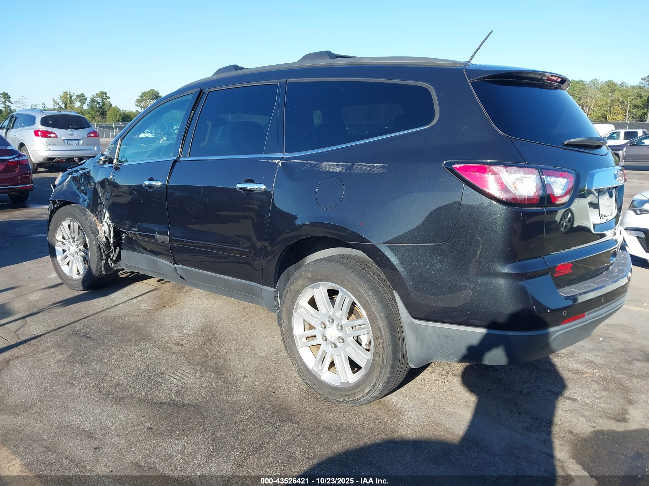 CHEVROLET TRAVERSE image 3