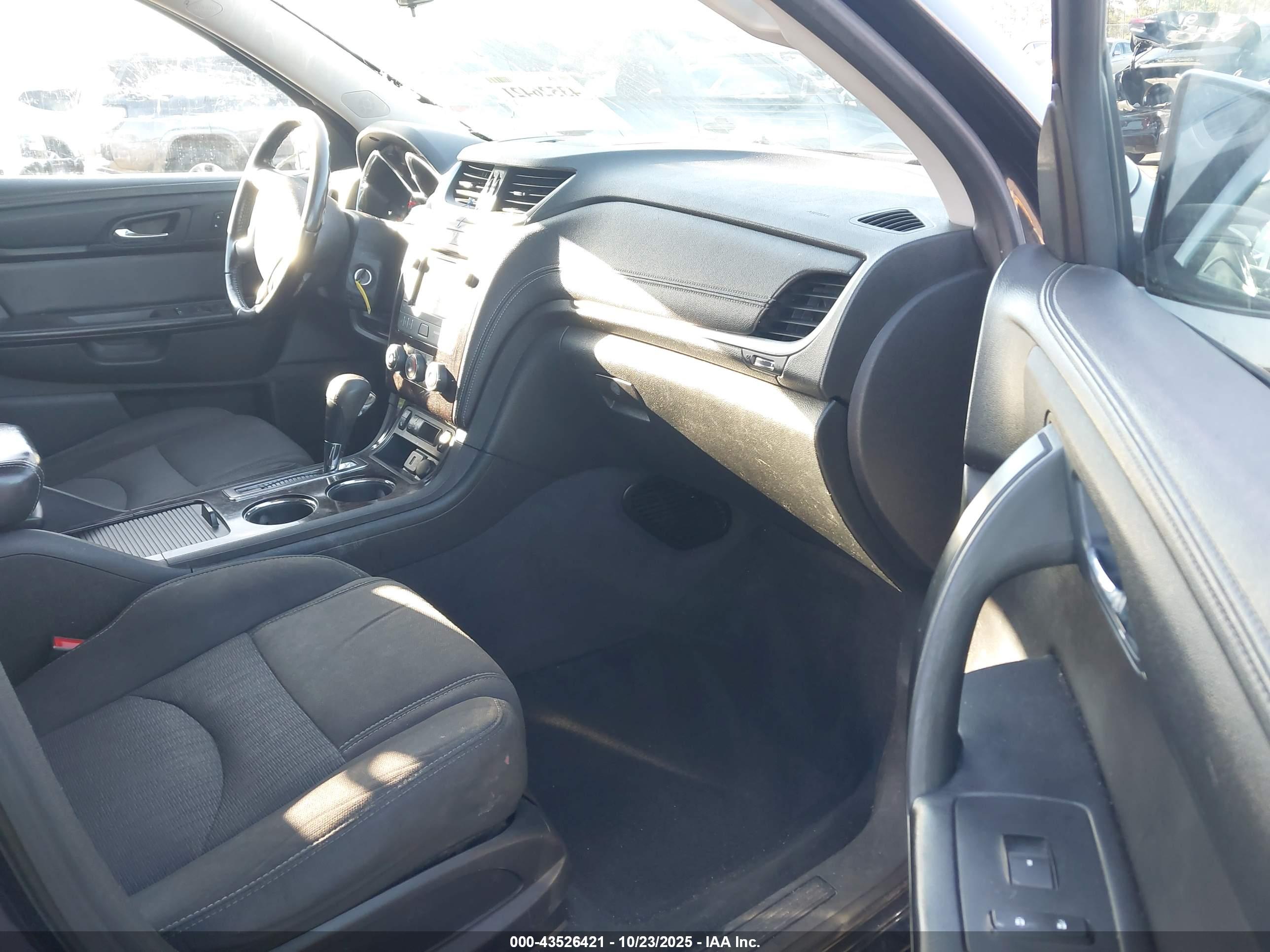 CHEVROLET TRAVERSE image 5